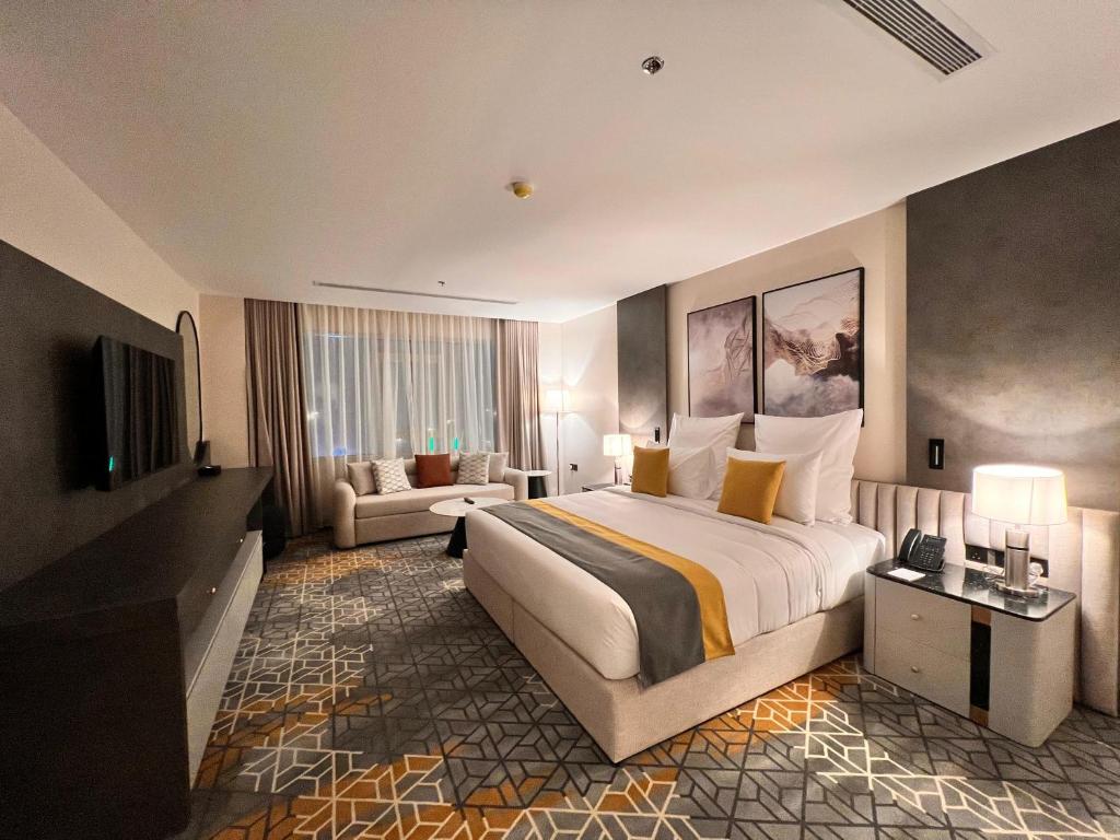 Room King Bed One Bedroom 