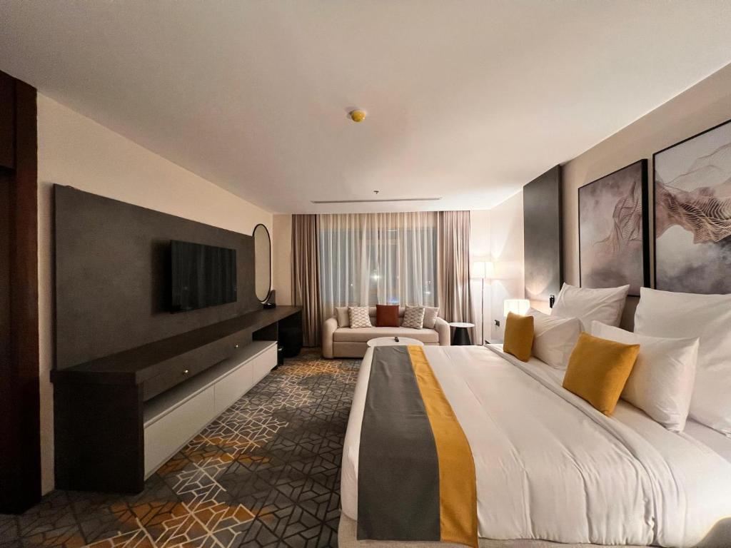 Room King Bed One Bedroom 