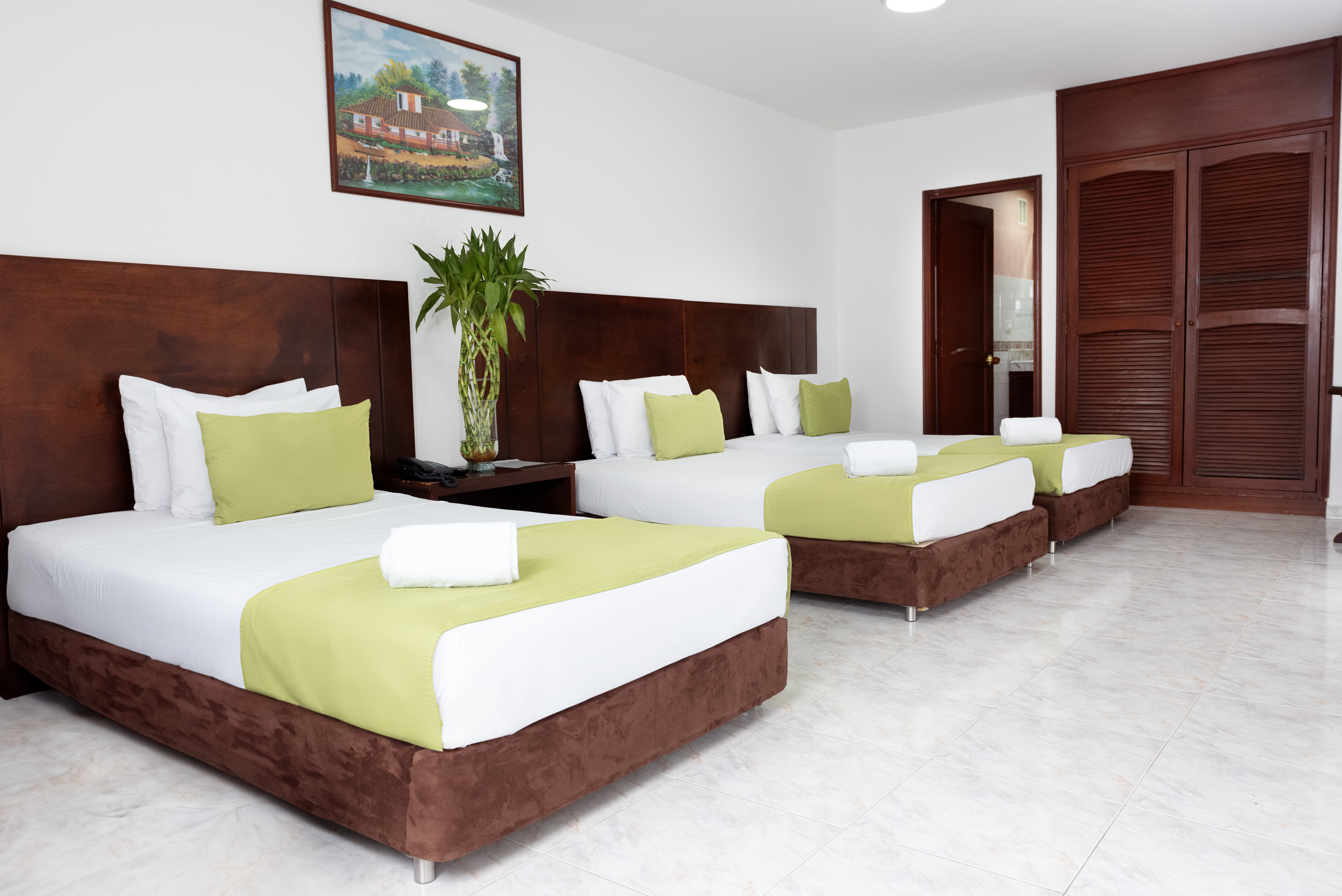 Family Room Capacity 5