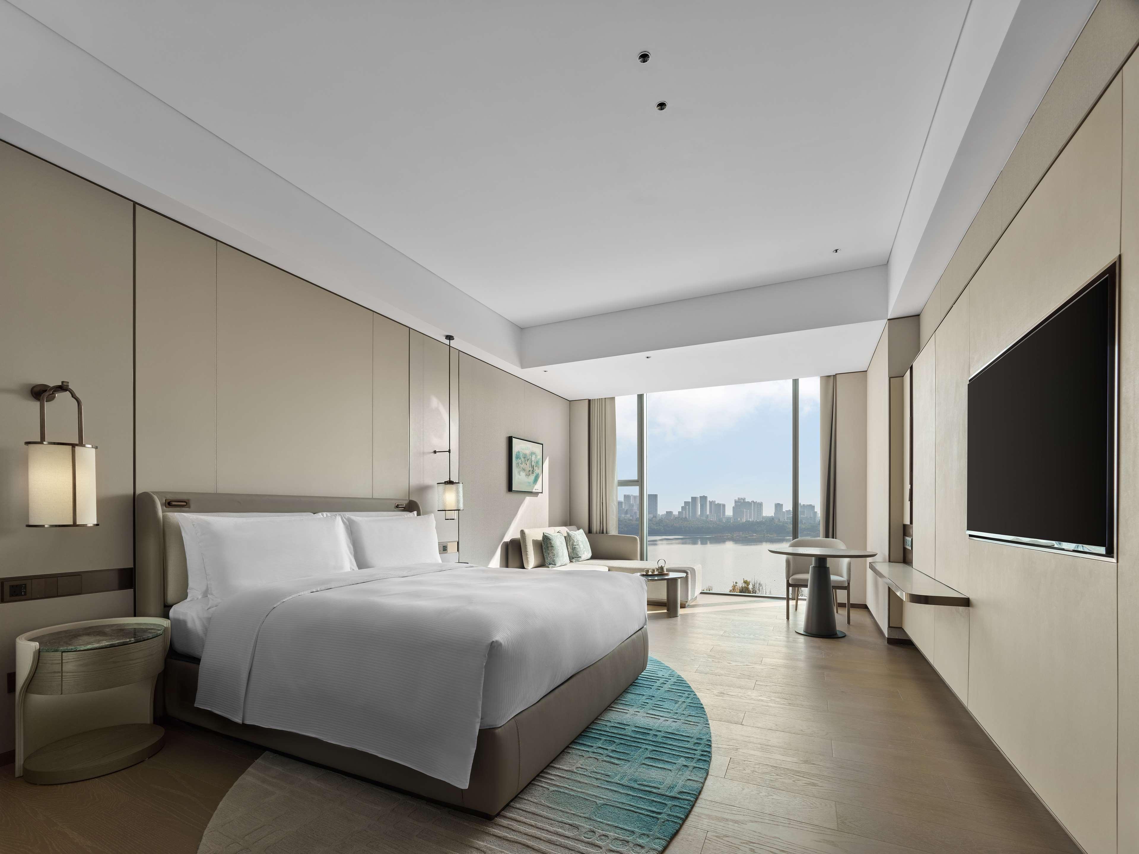 Double Deluxe King Bed