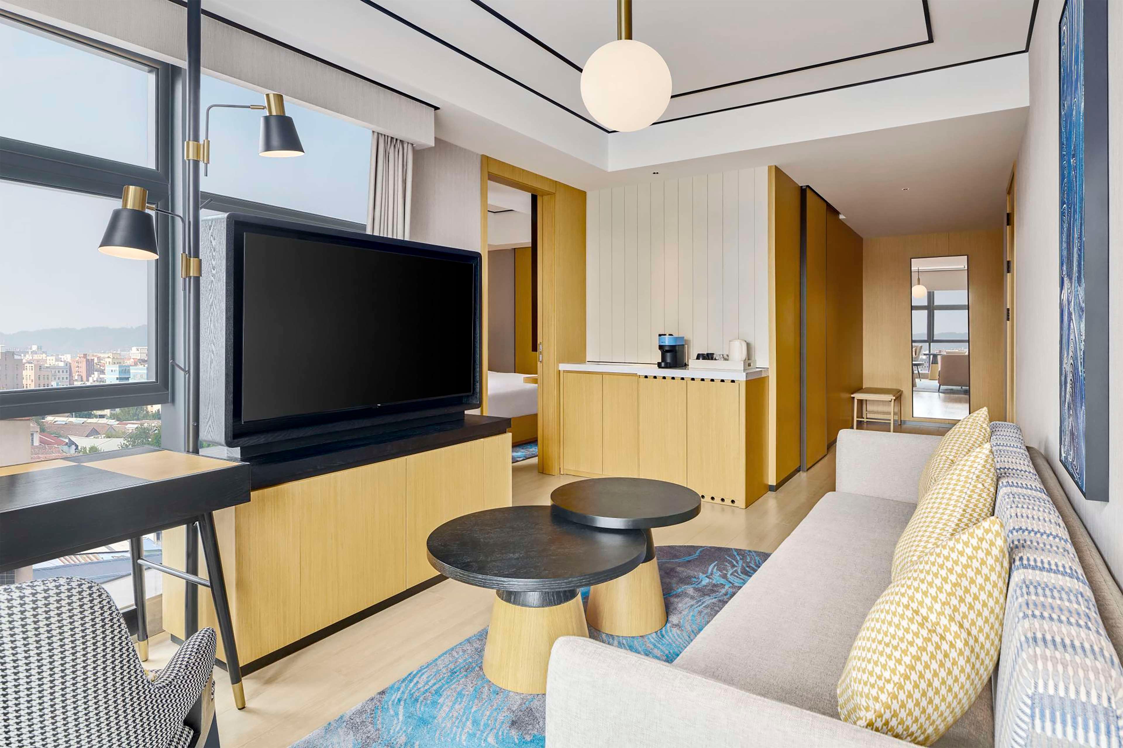 Suite Deluxe King Bed