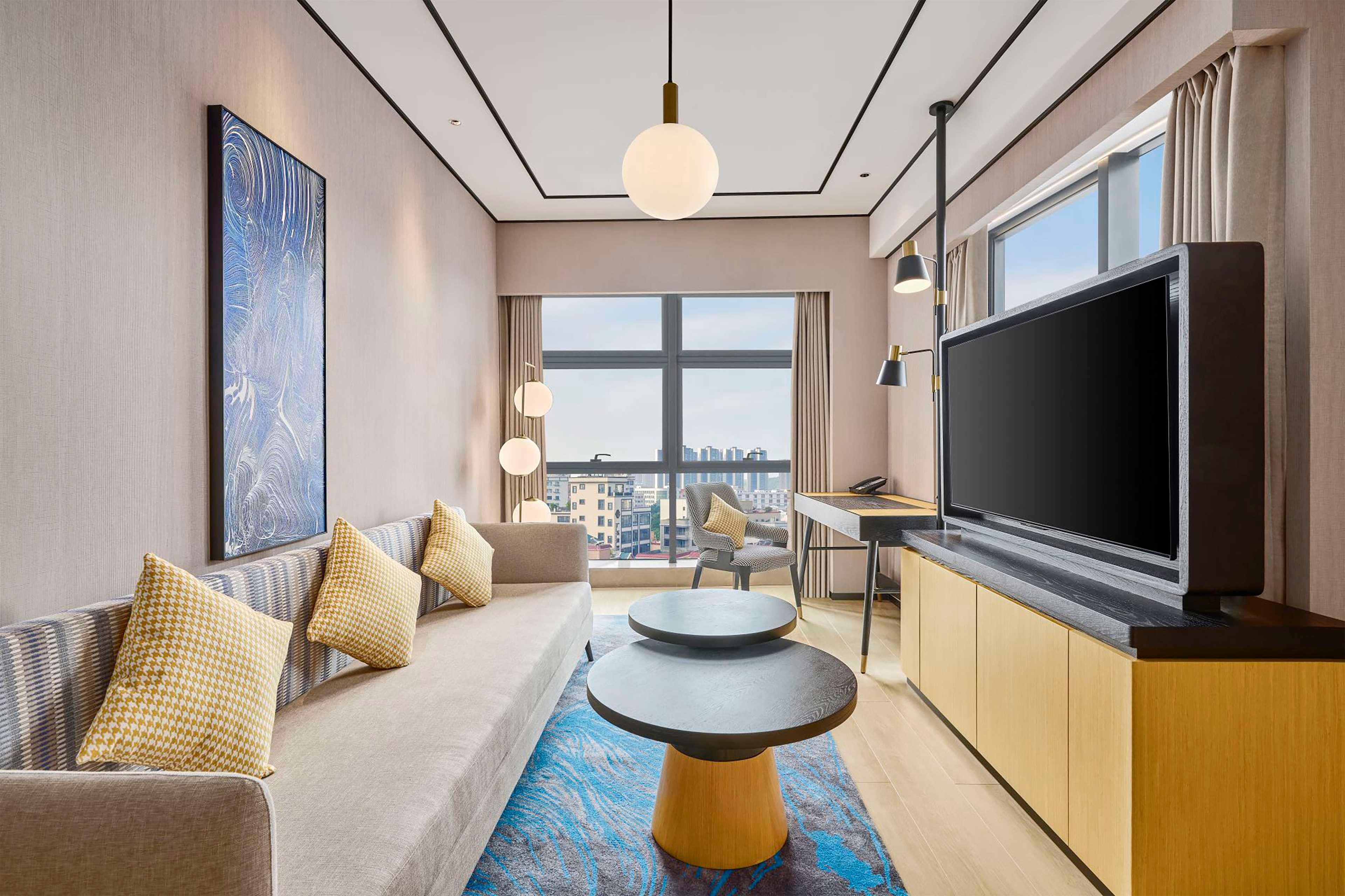 Suite Deluxe King Bed