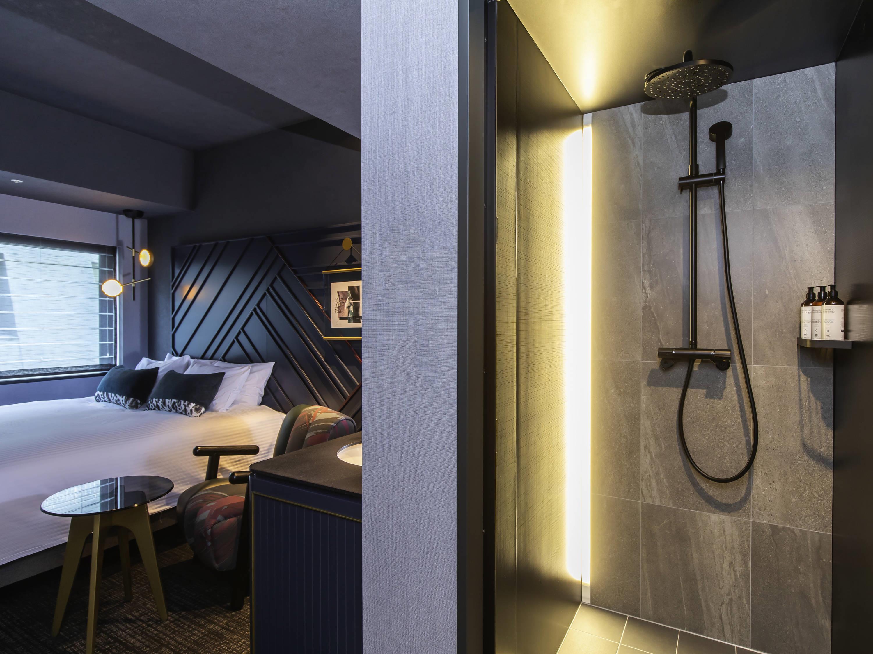 Double Queen Size Bed