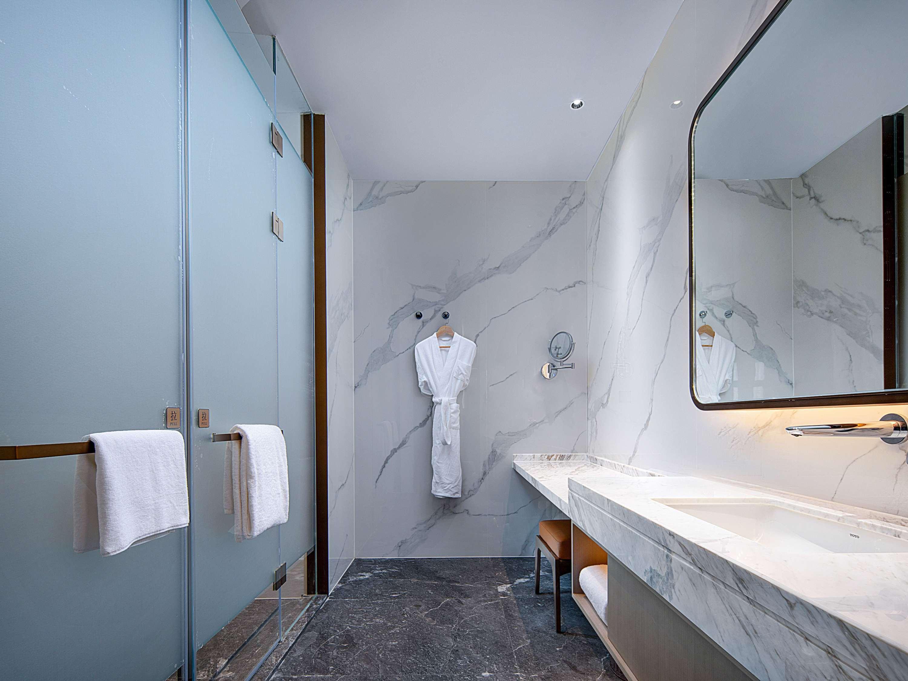 Double Deluxe King Bed