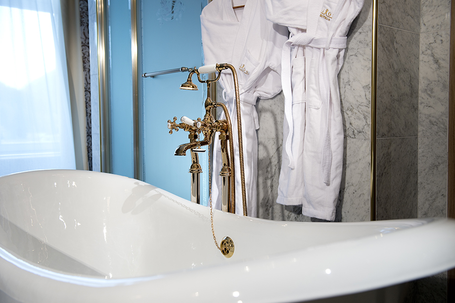 Junior Suite King Size Bed