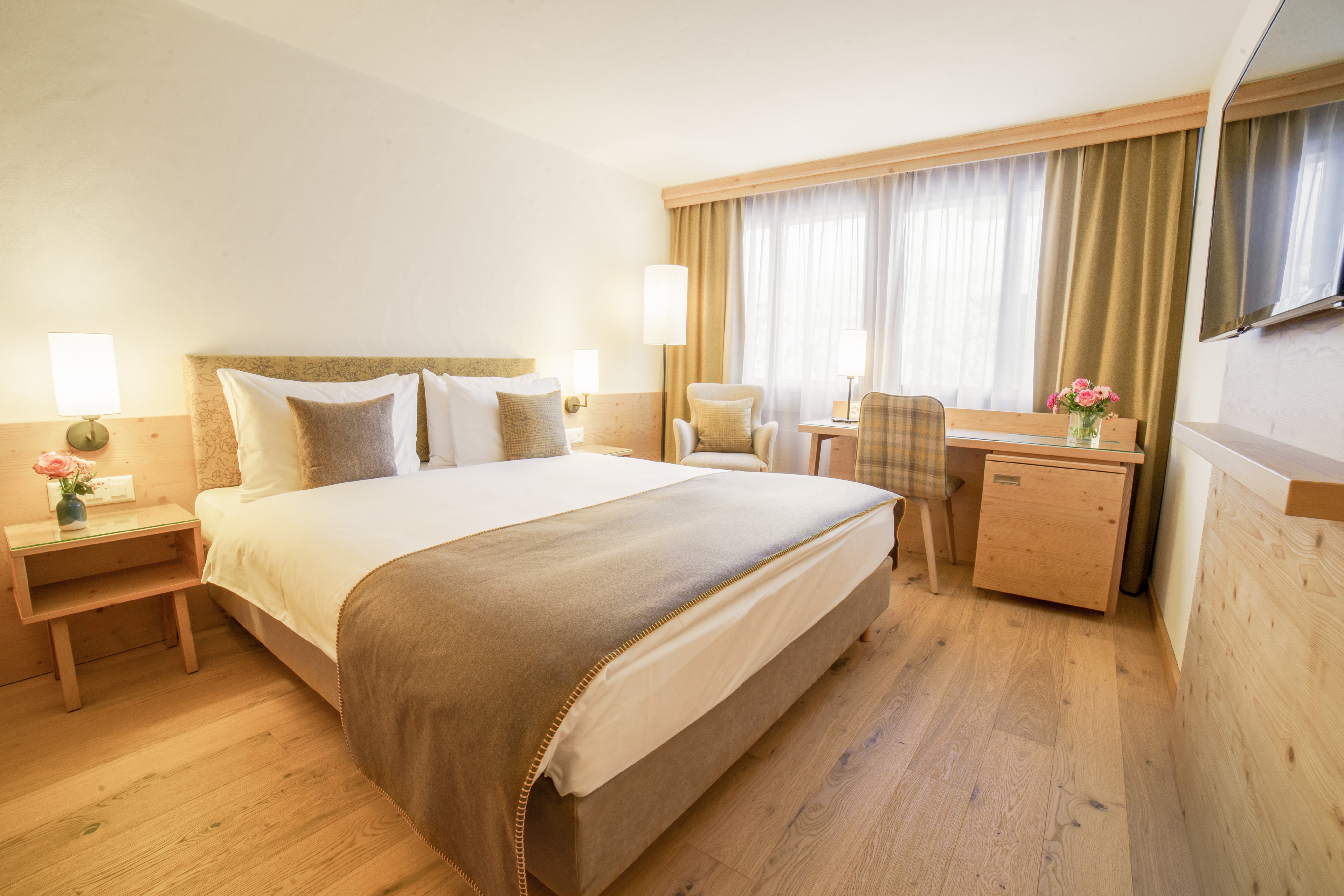 Double Queen Size Bed