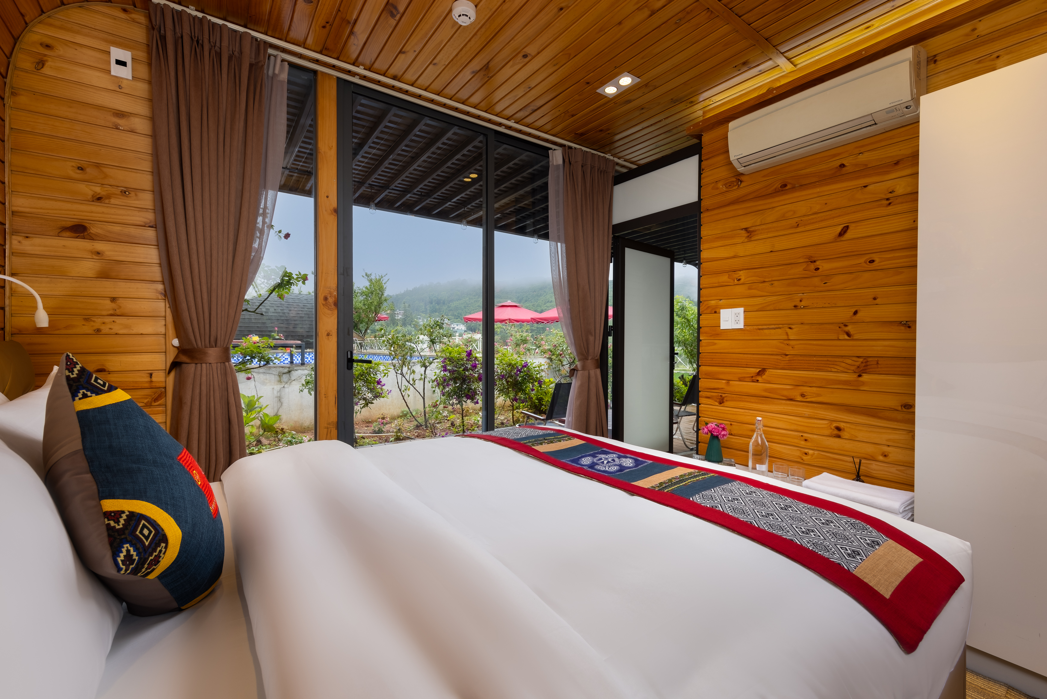 Double Deluxe King Bed