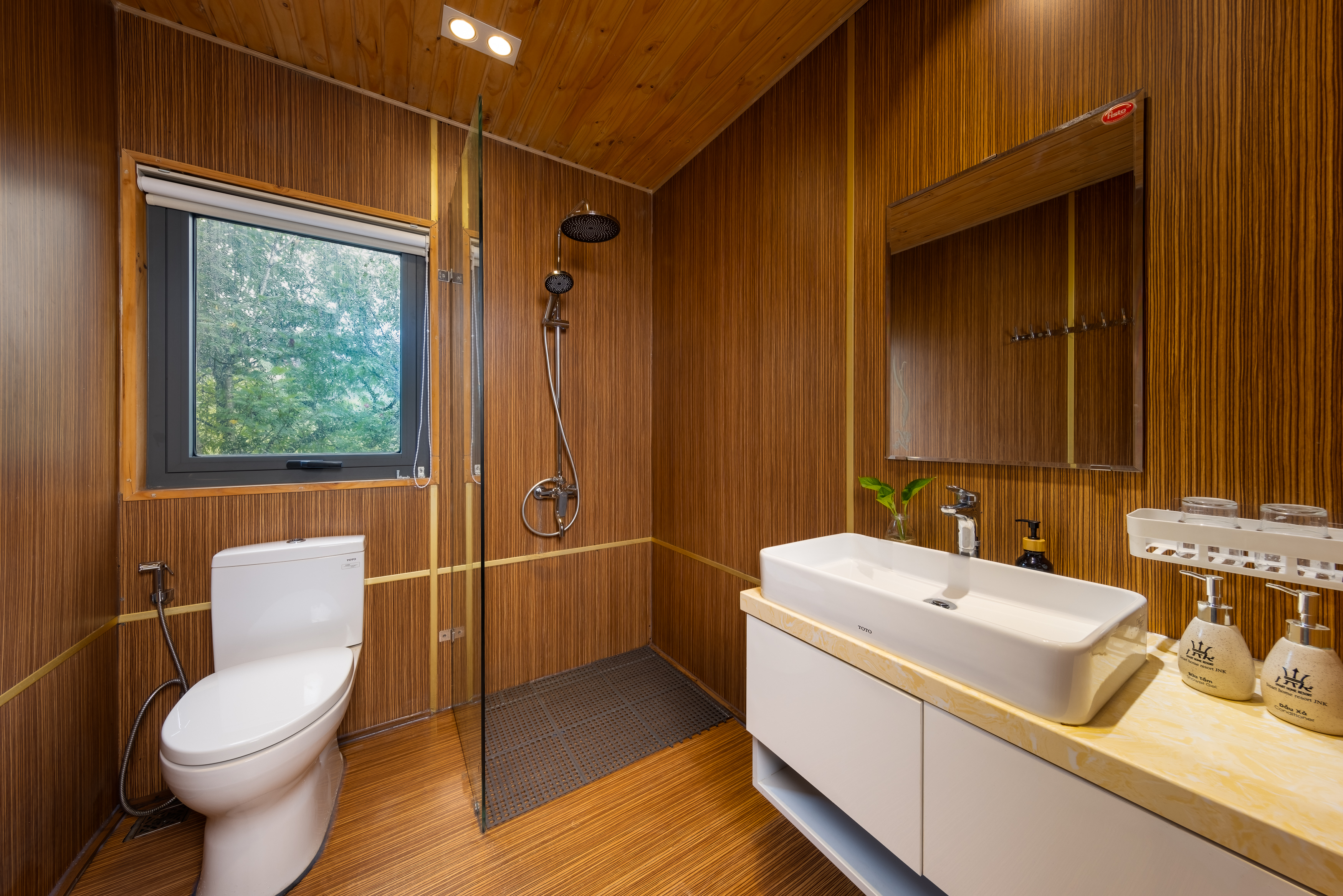 Double Deluxe King Bed