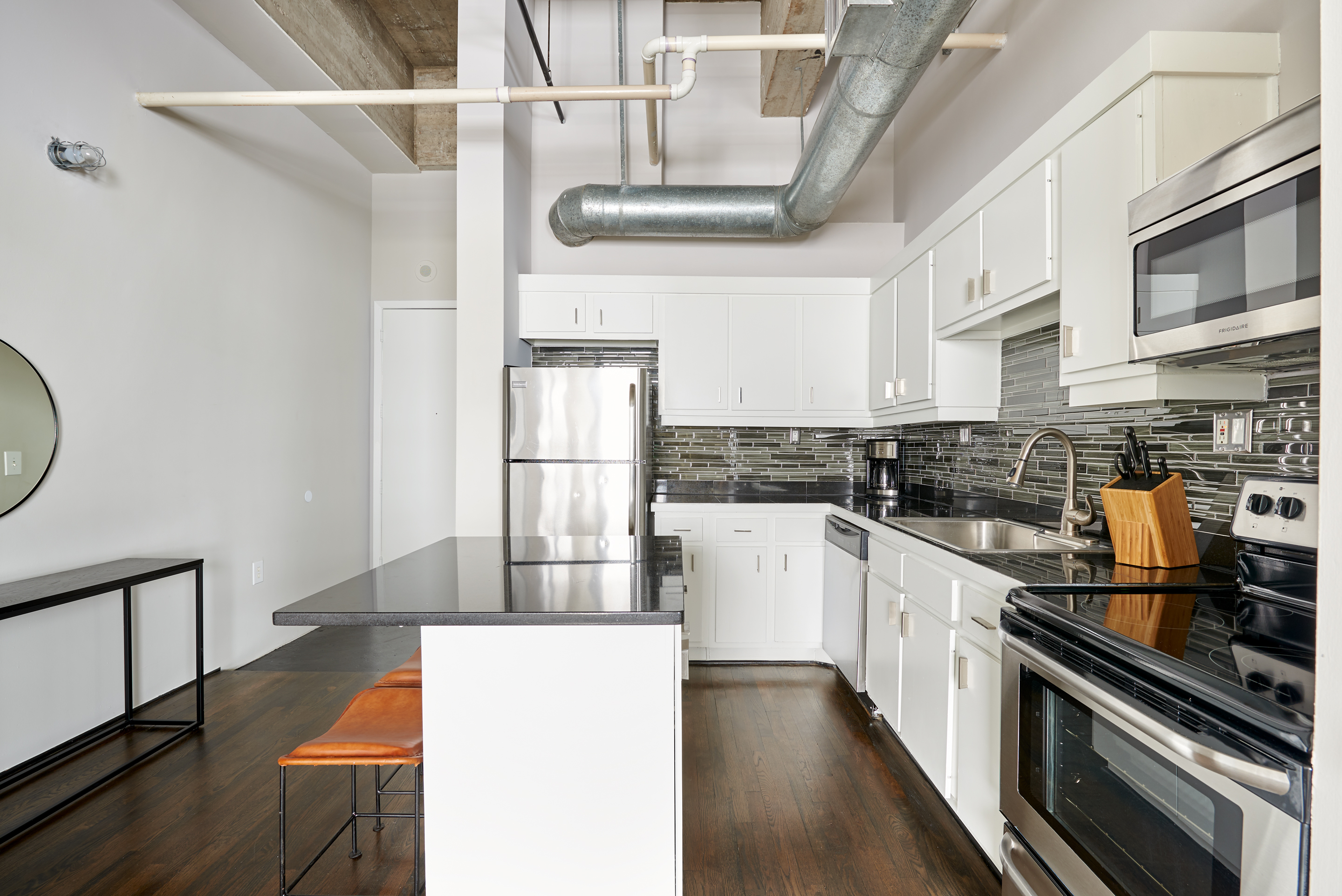 Apartment Queen Size Bed