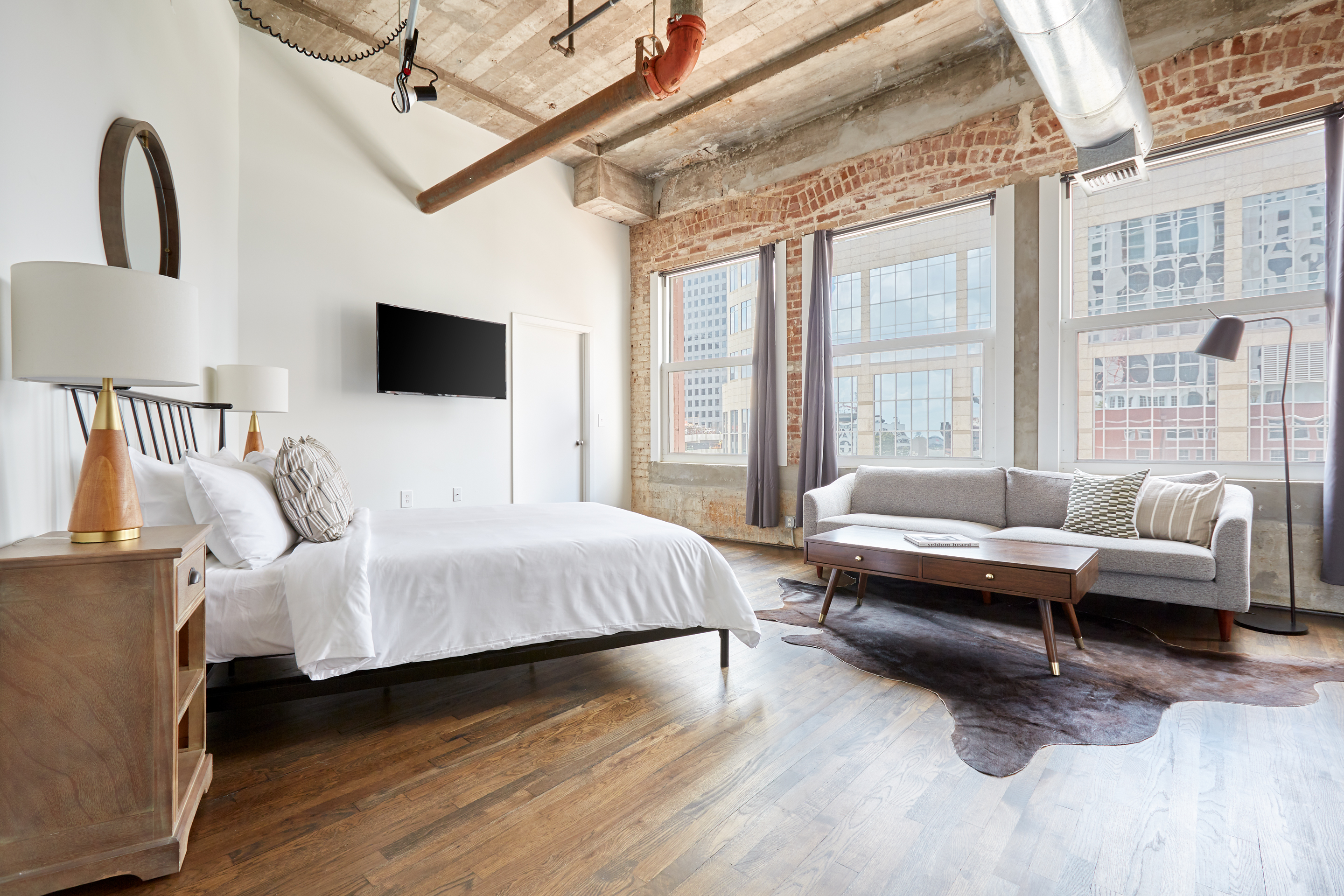 Studio Queen Size Bed