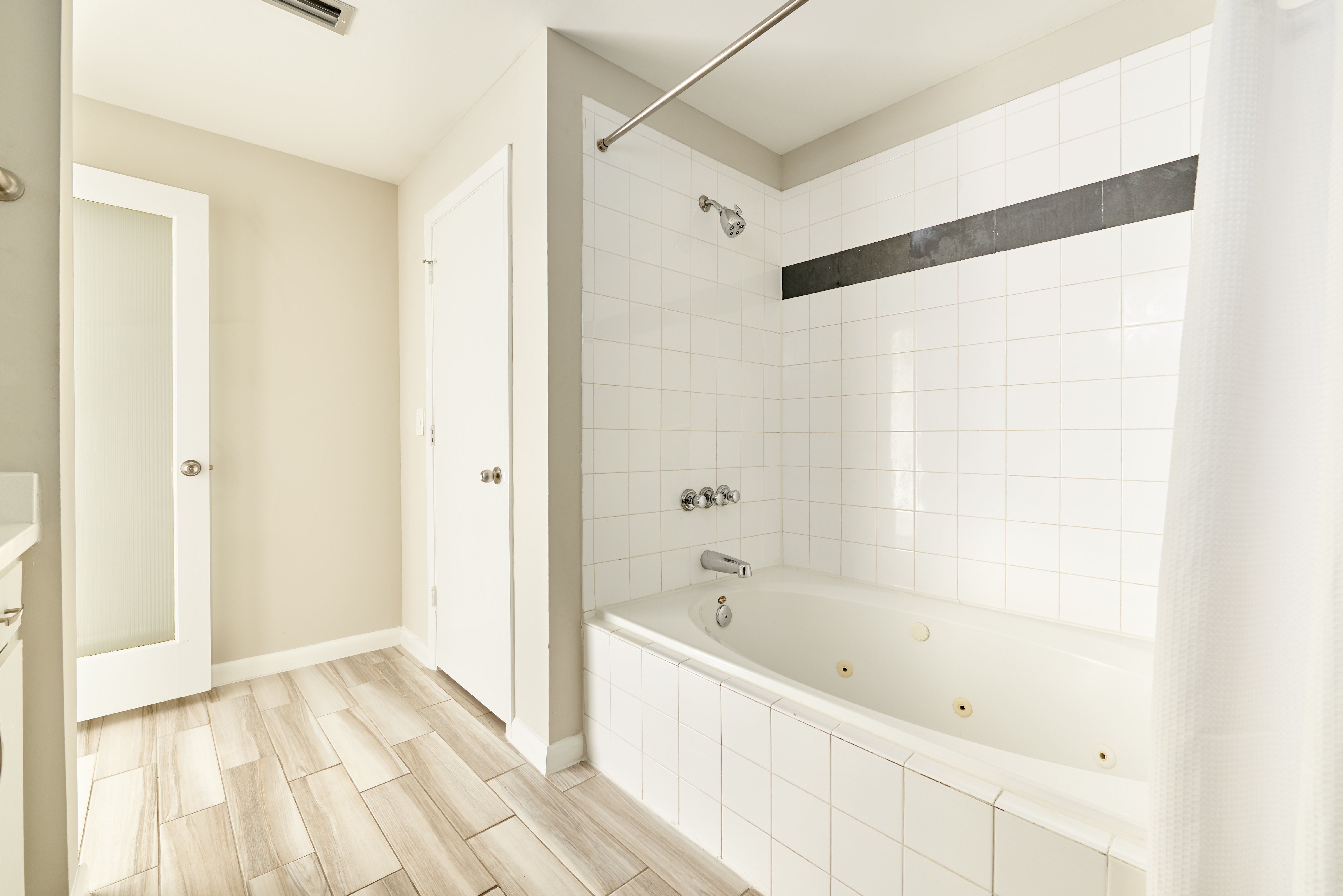 Apartment Queen Size Bed