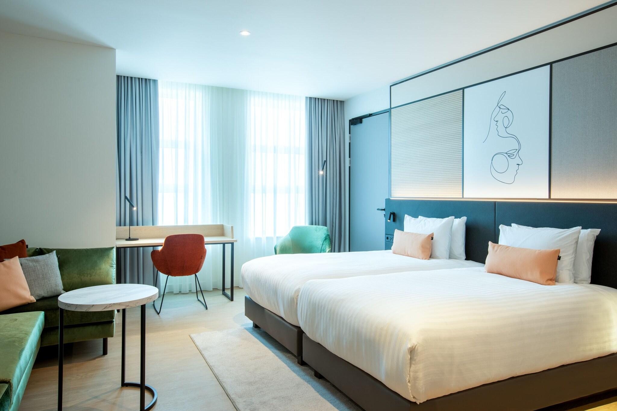 Studio Queen Size Bed