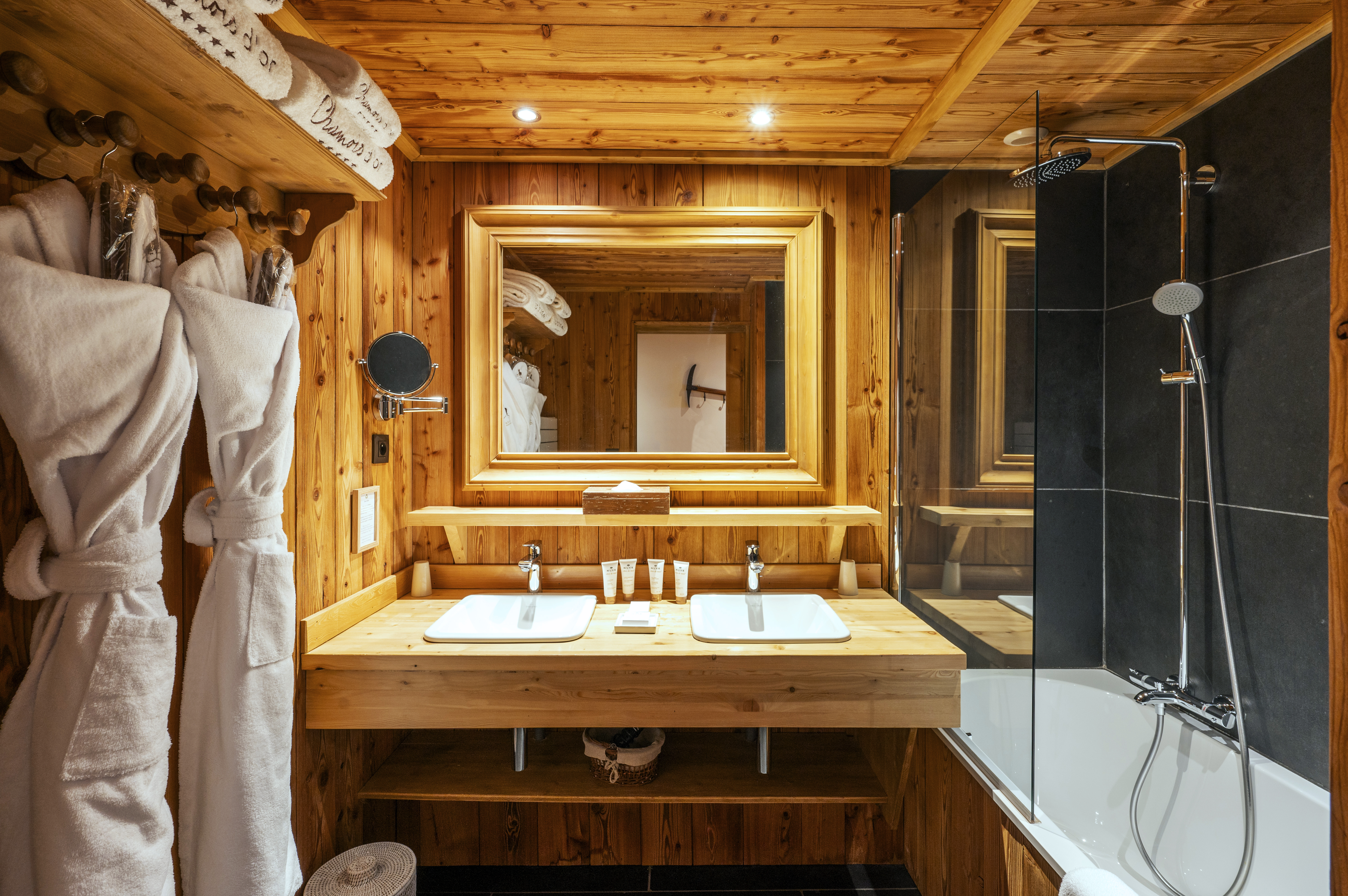 Room Connecting Room