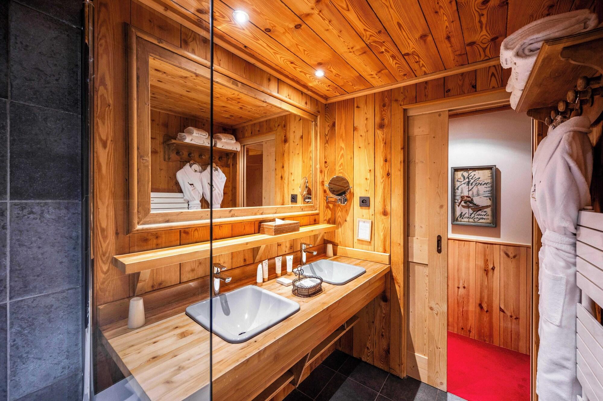 Room Connecting Room