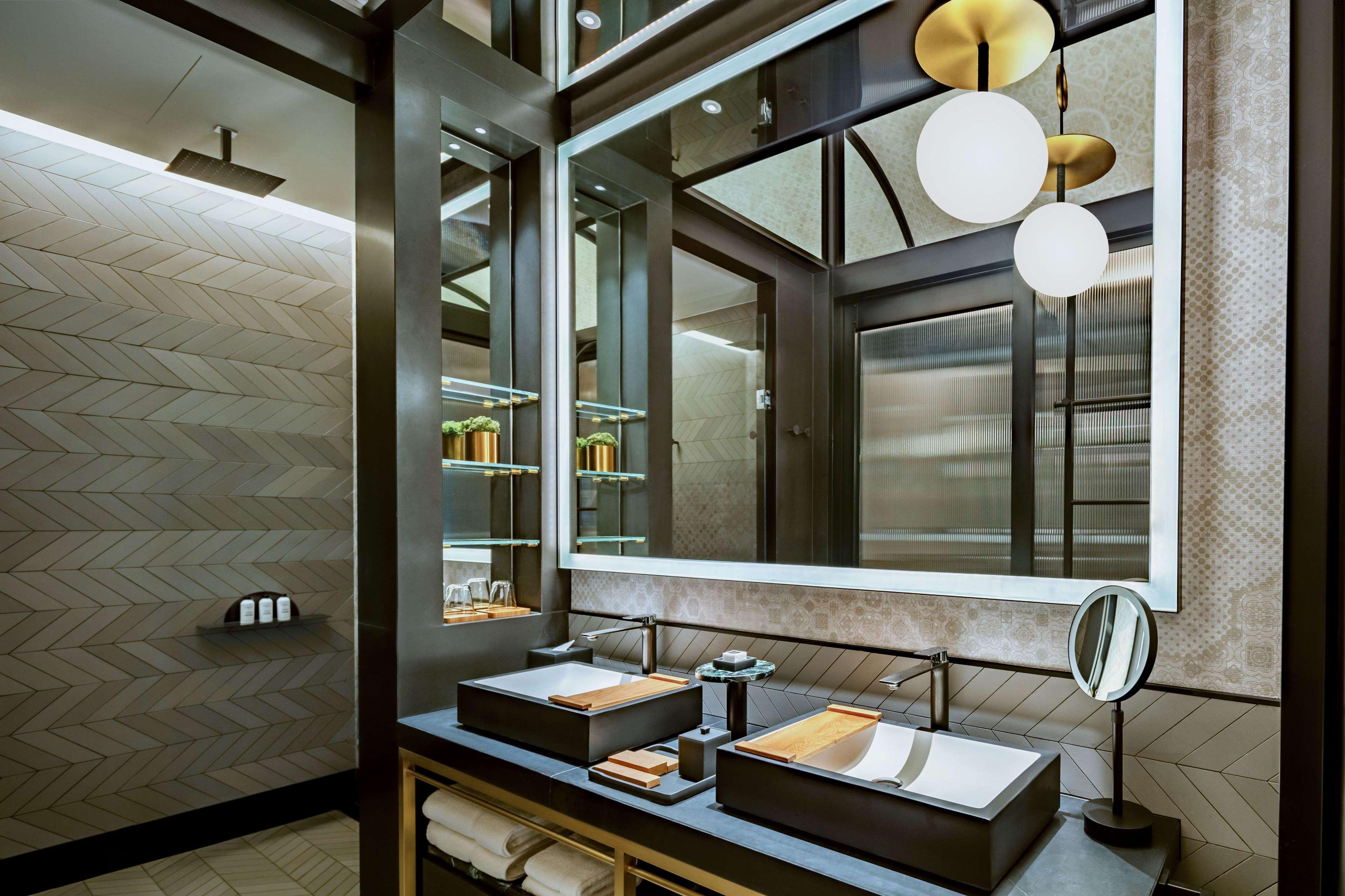 Twin Deluxe King Bed