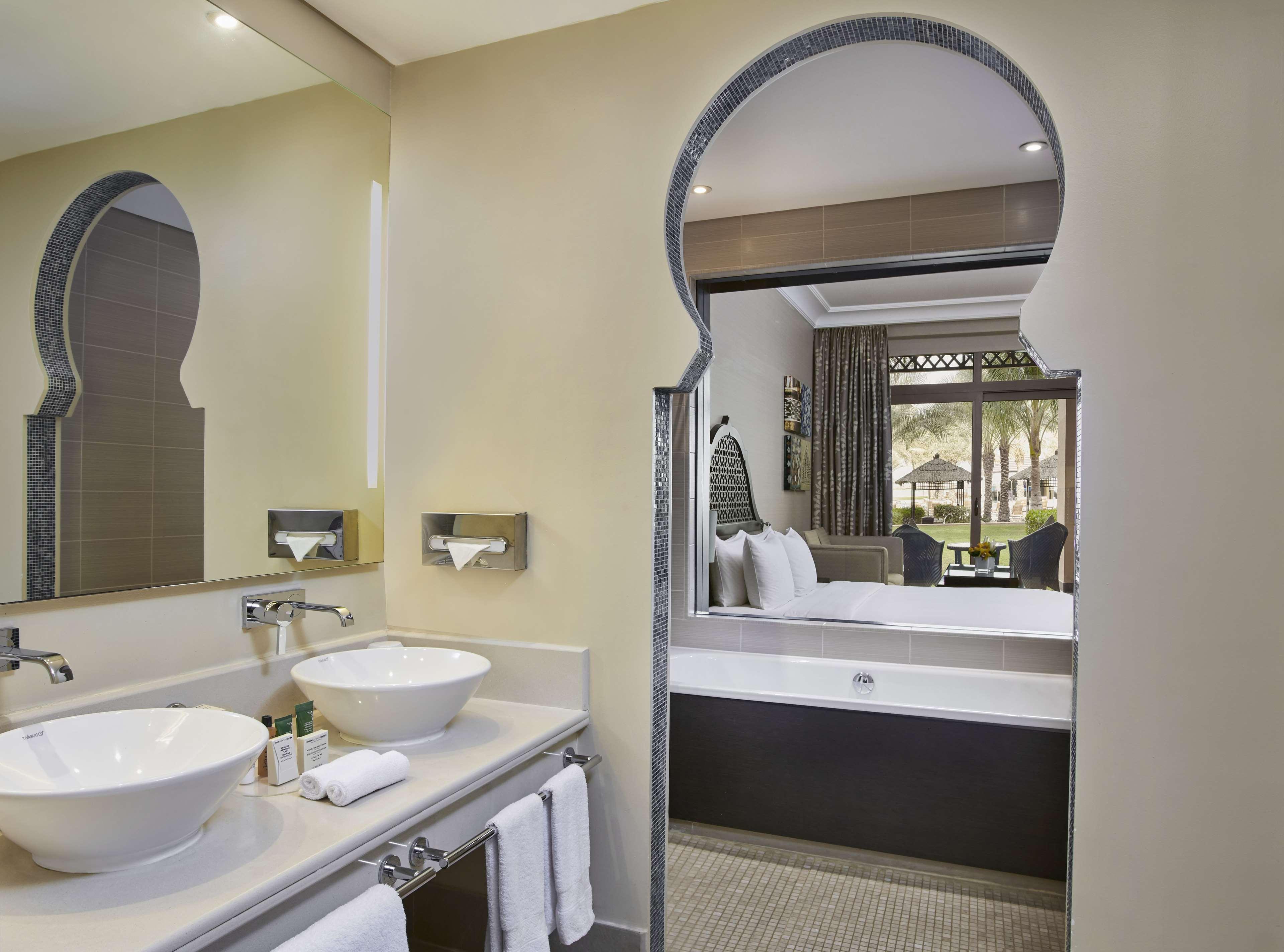 Double Garden View King Bed