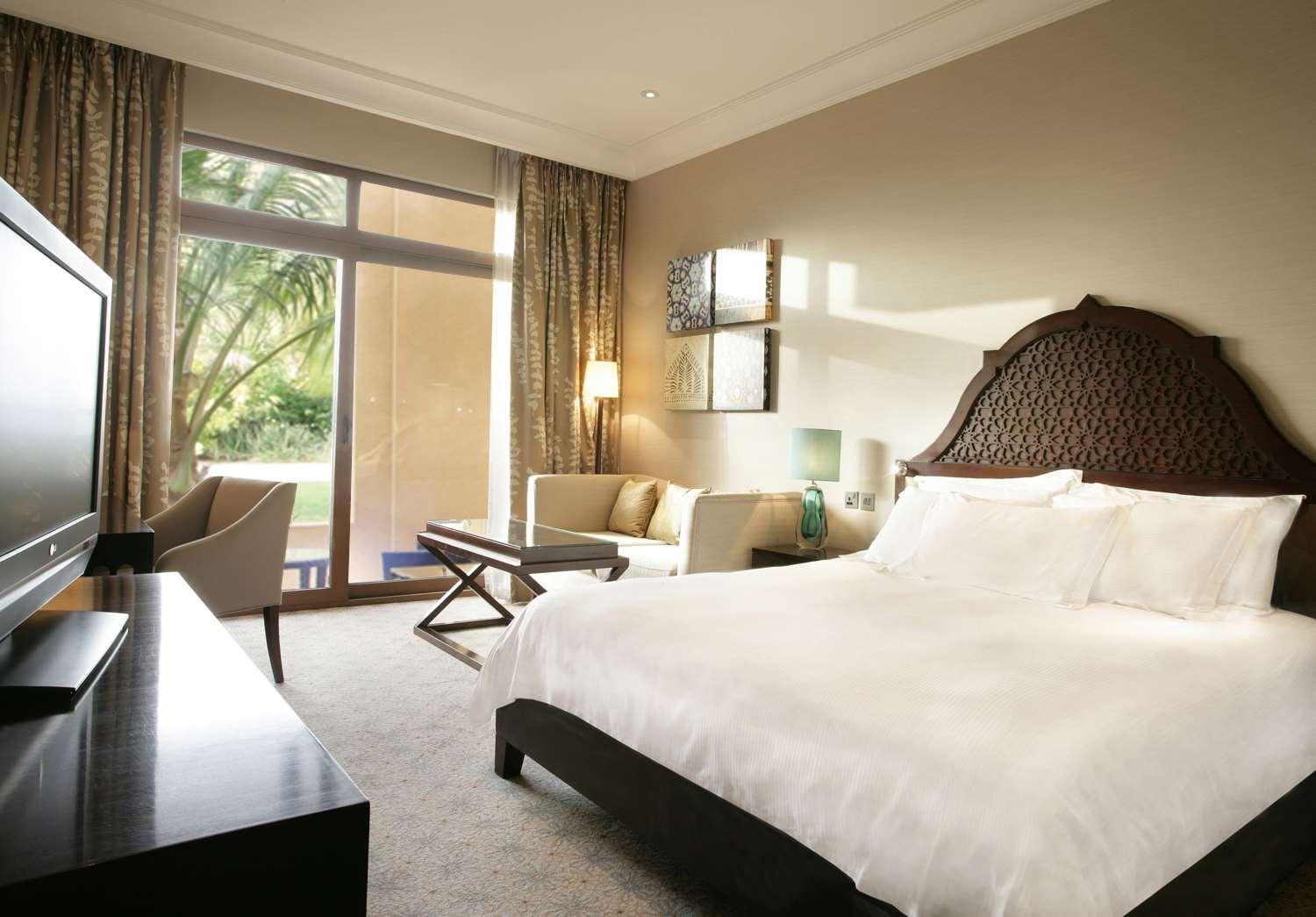 Double Garden View King Bed