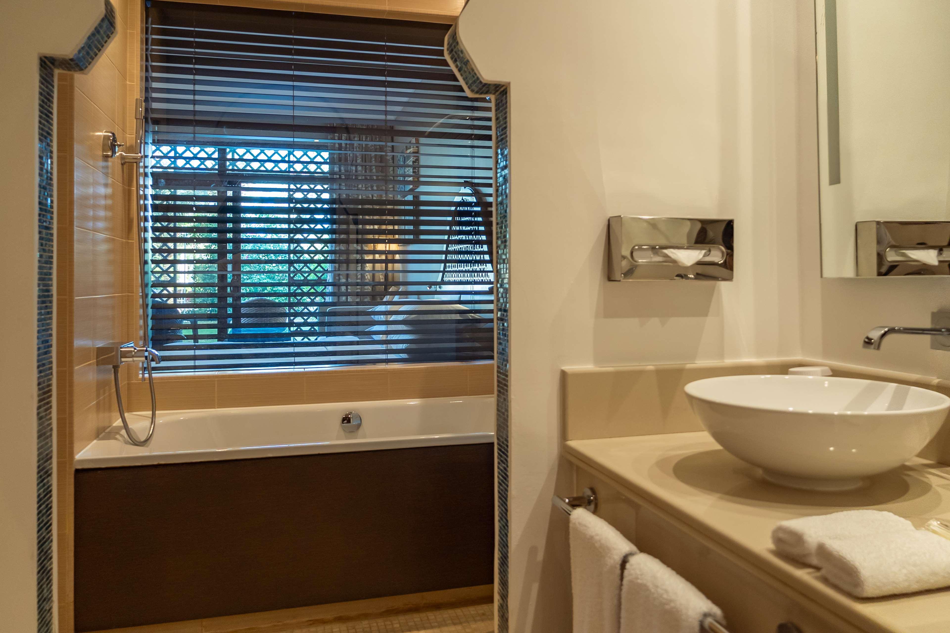 Double Garden View King Bed