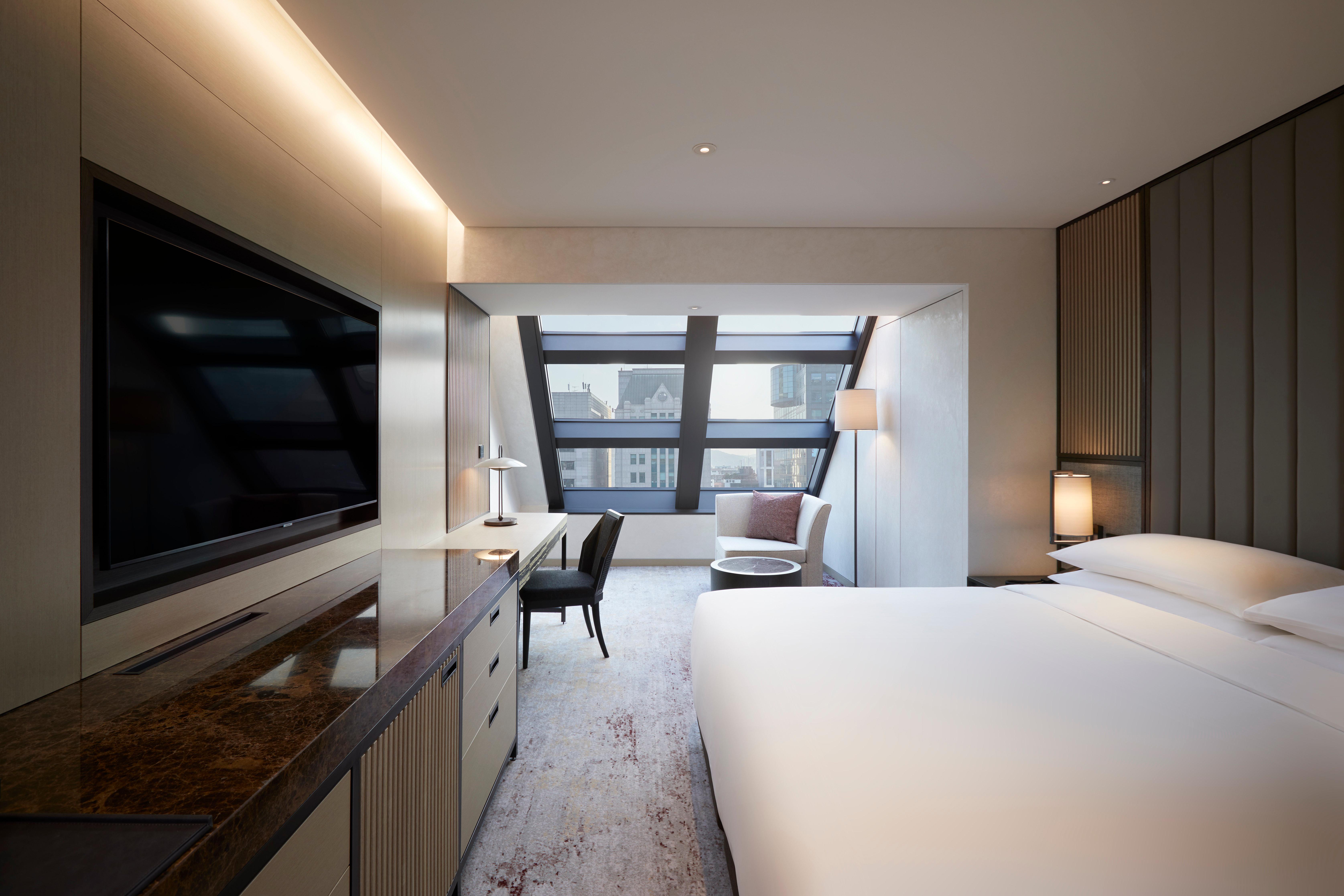 Double Deluxe King Bed