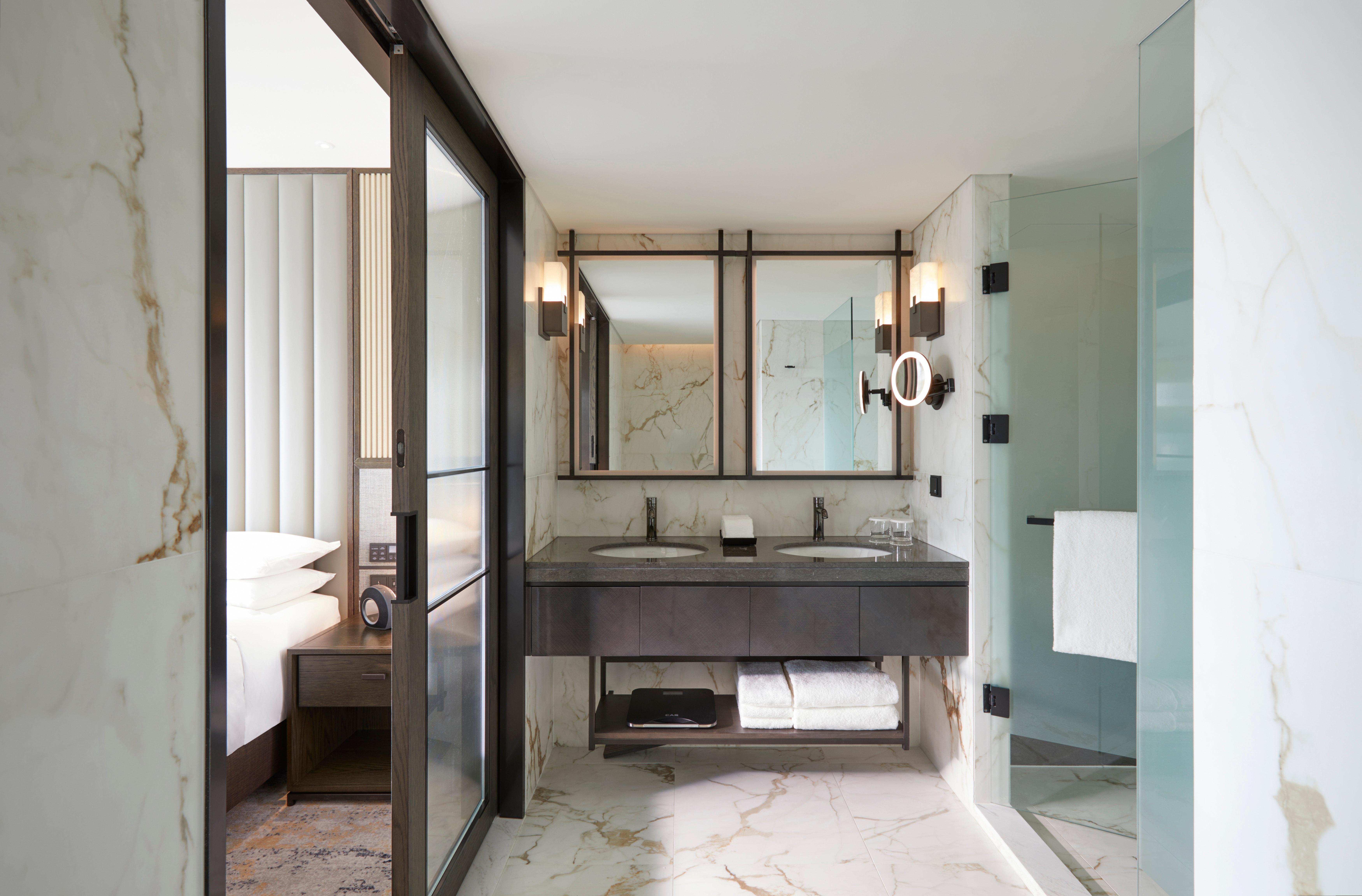 Junior Suite Club King Bed