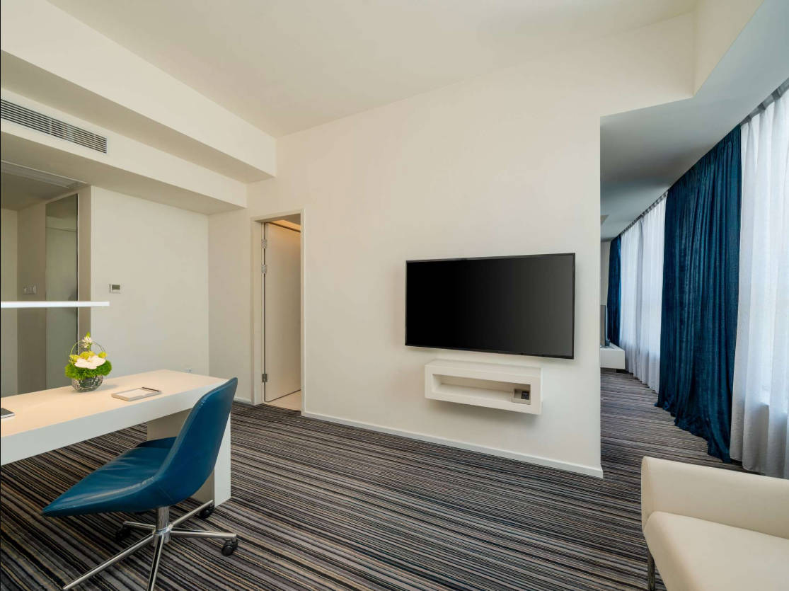 Suite Deluxe King Bed