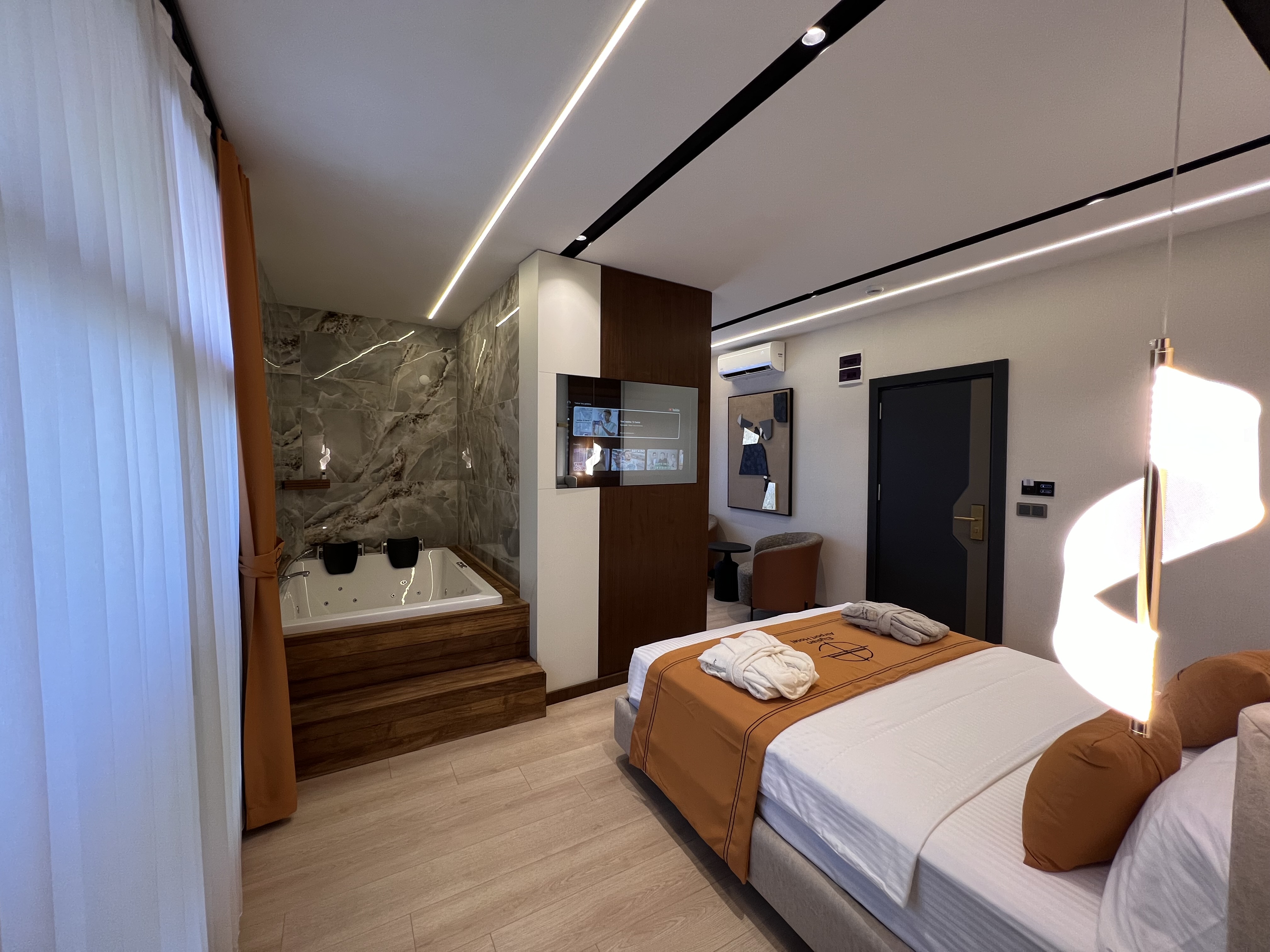 Suite King Bed with Jacuzzi