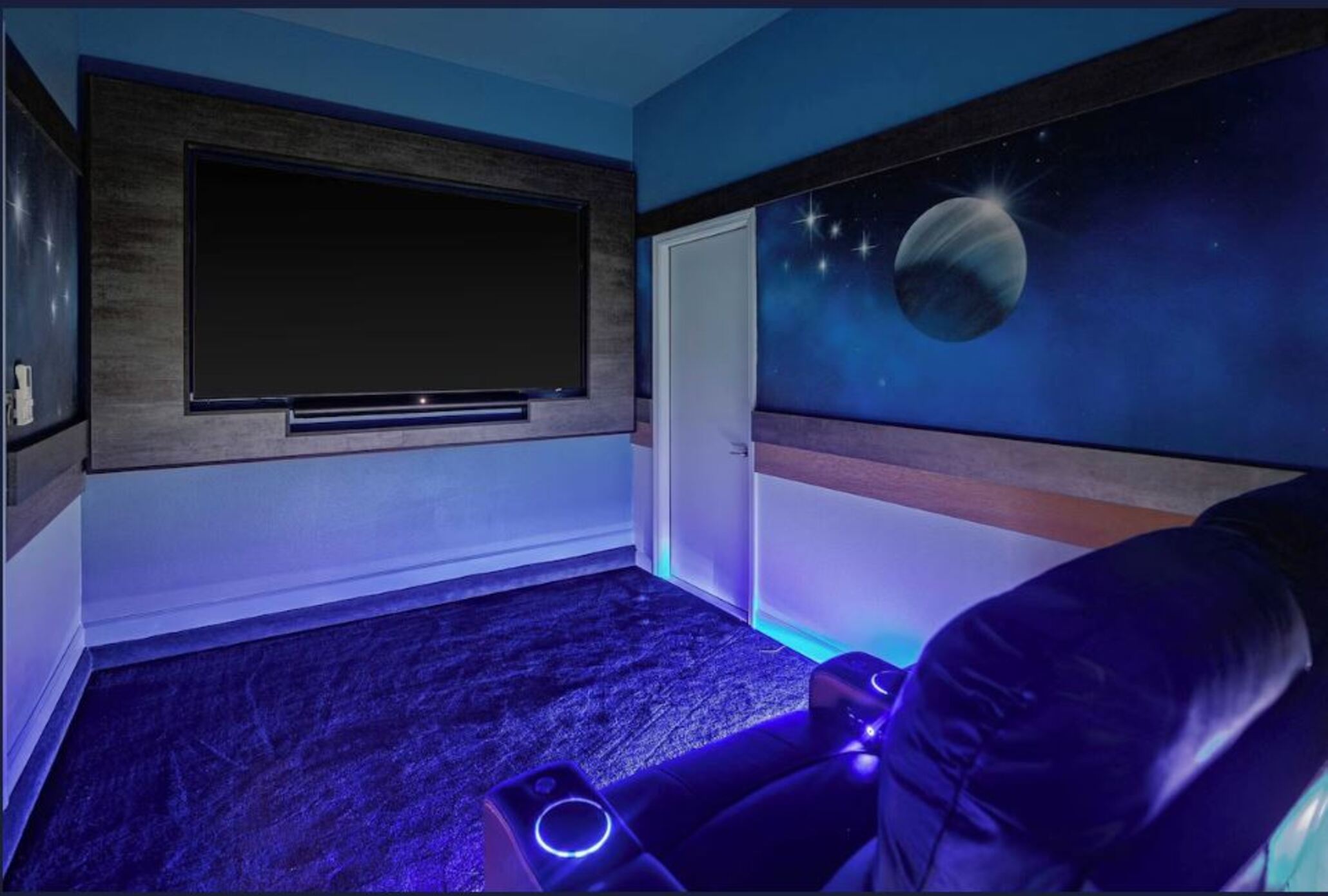 Home Six Bedrooms with Private Pool