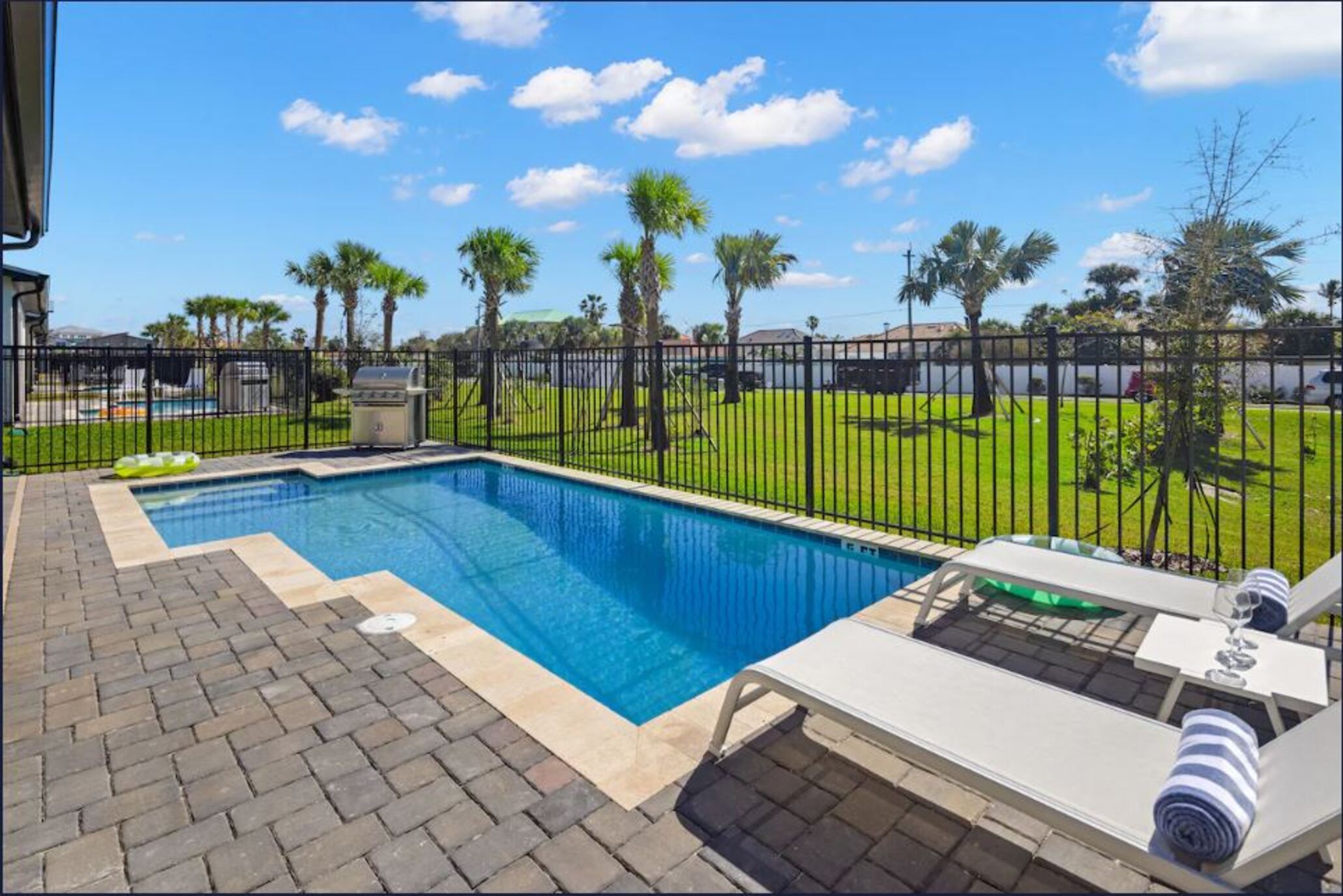 Home Six Bedrooms with Private Pool