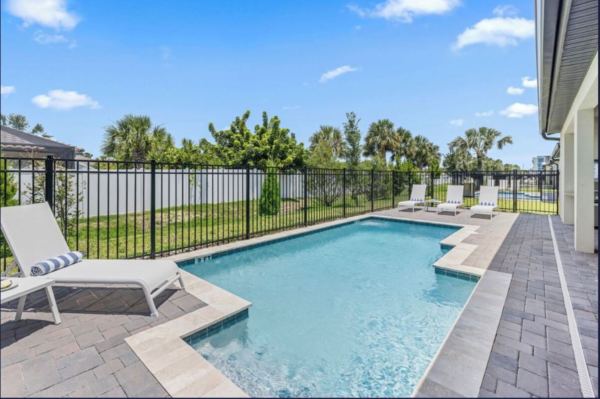 Home Eight Bedrooms with Private Pool