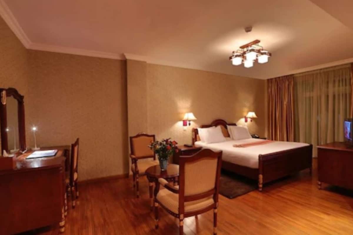 Junior Suite King Size Bed