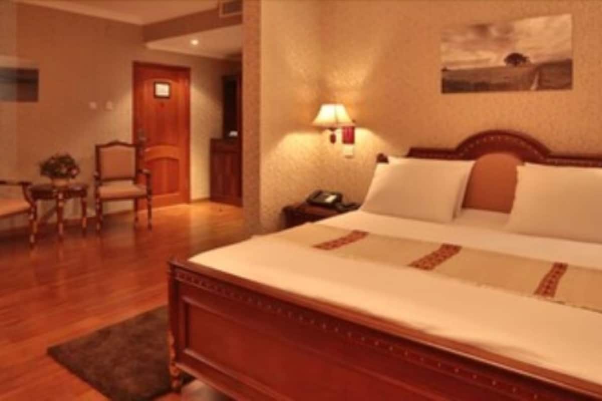 Junior Suite King Size Bed