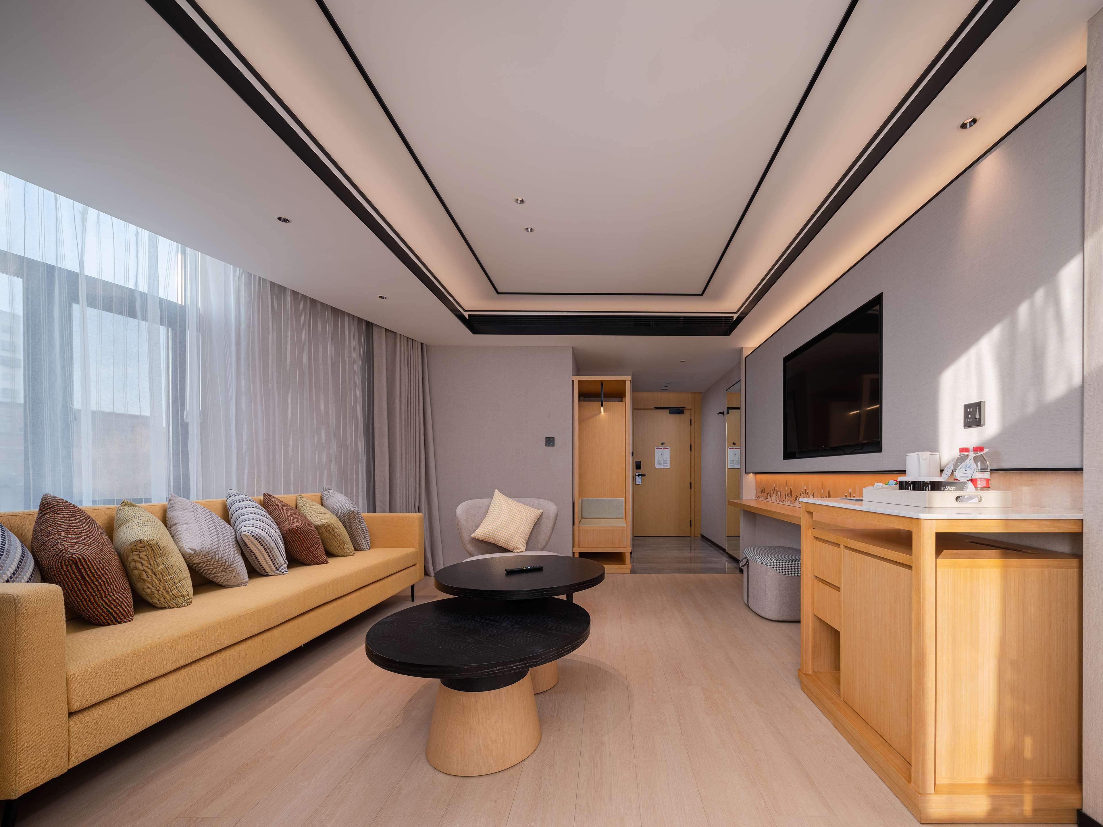 Suite Deluxe King Bed