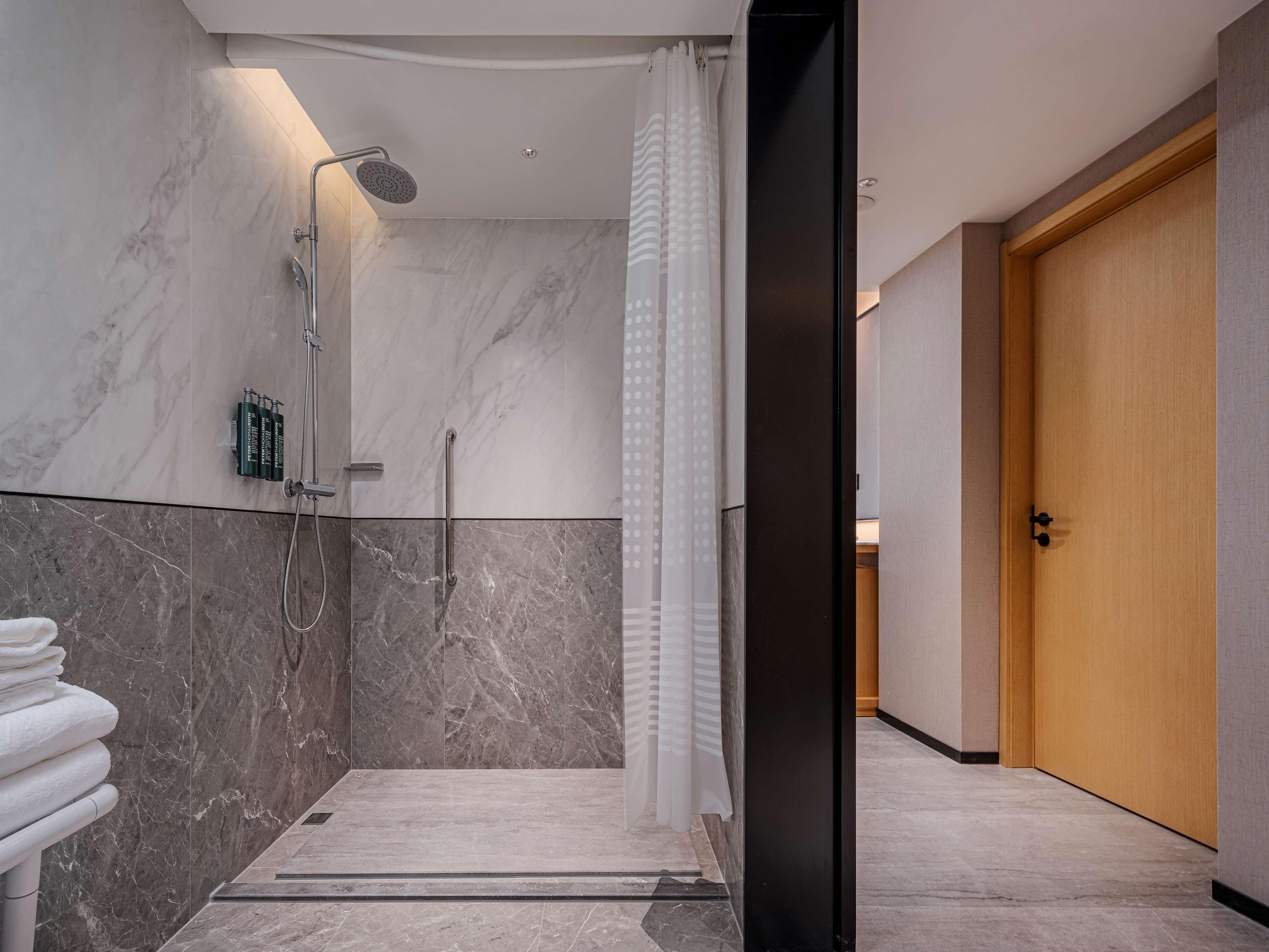 Double Accessible King Size Bed