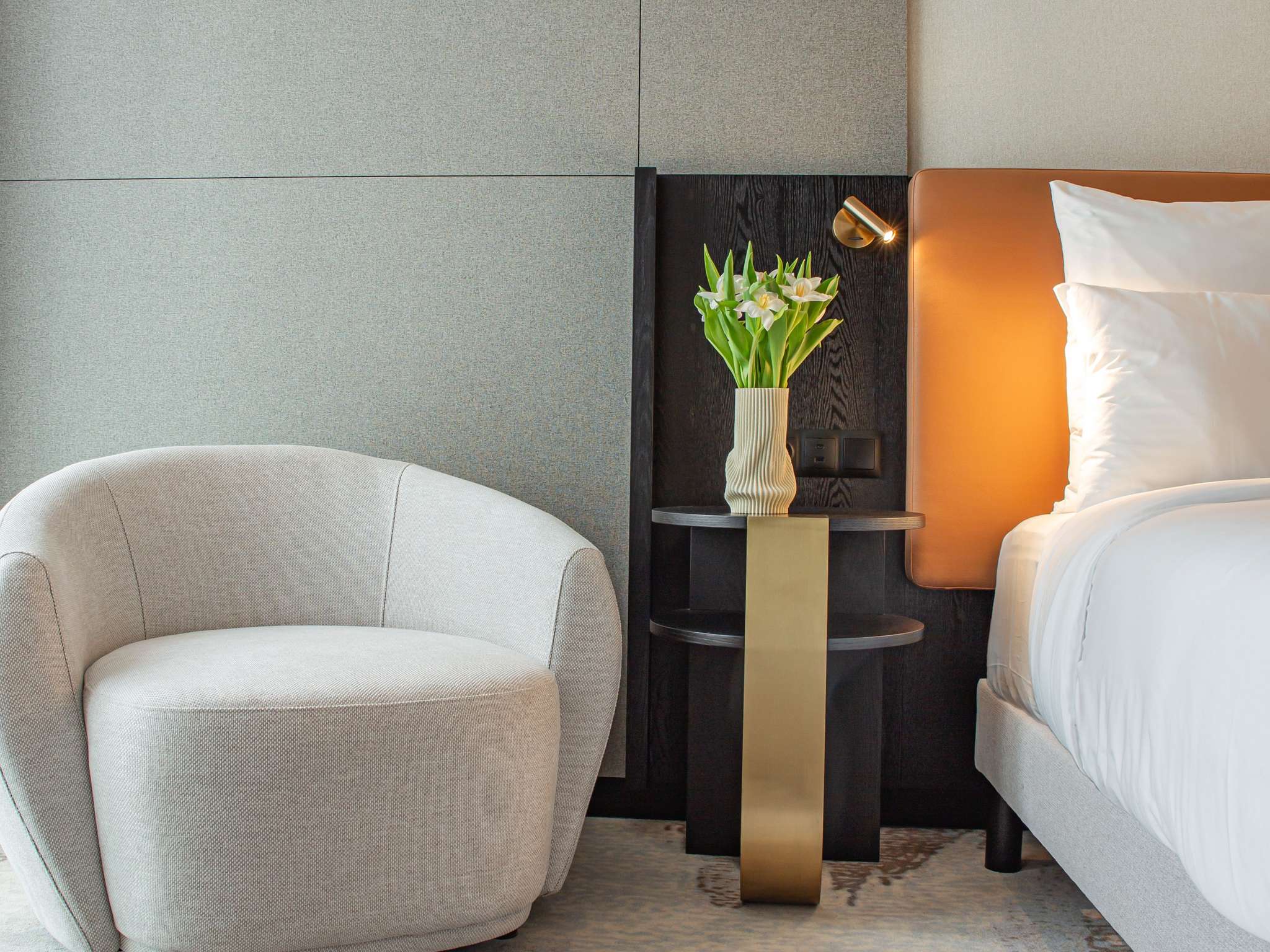 Double Classic Queen Bed