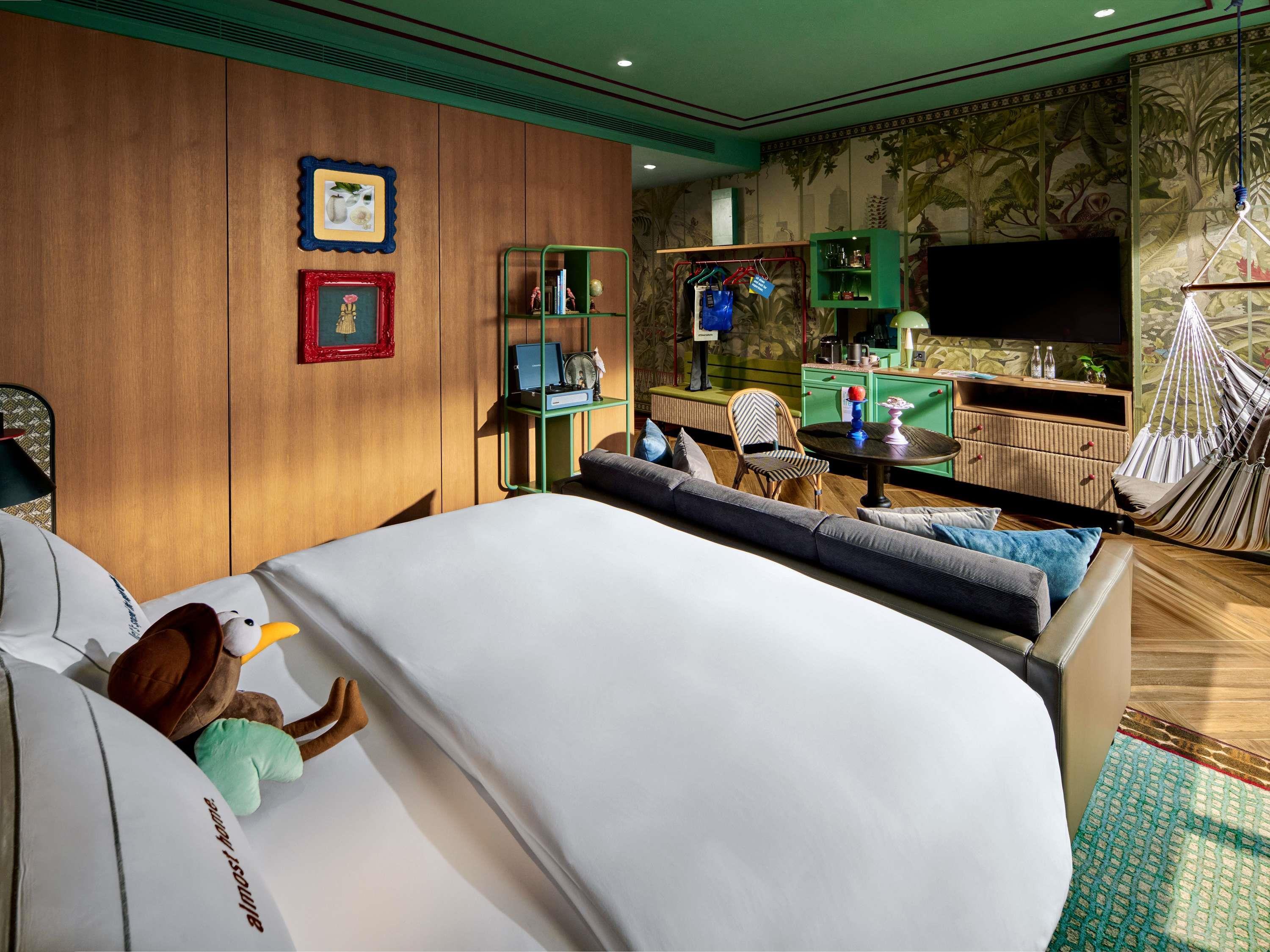 Double King Size Bed