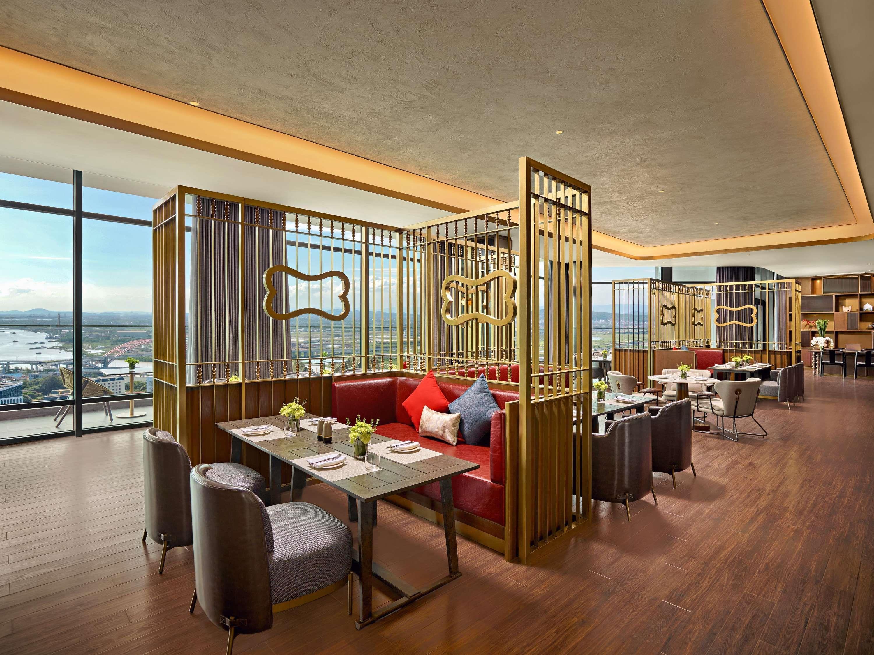 Double Deluxe King Bed