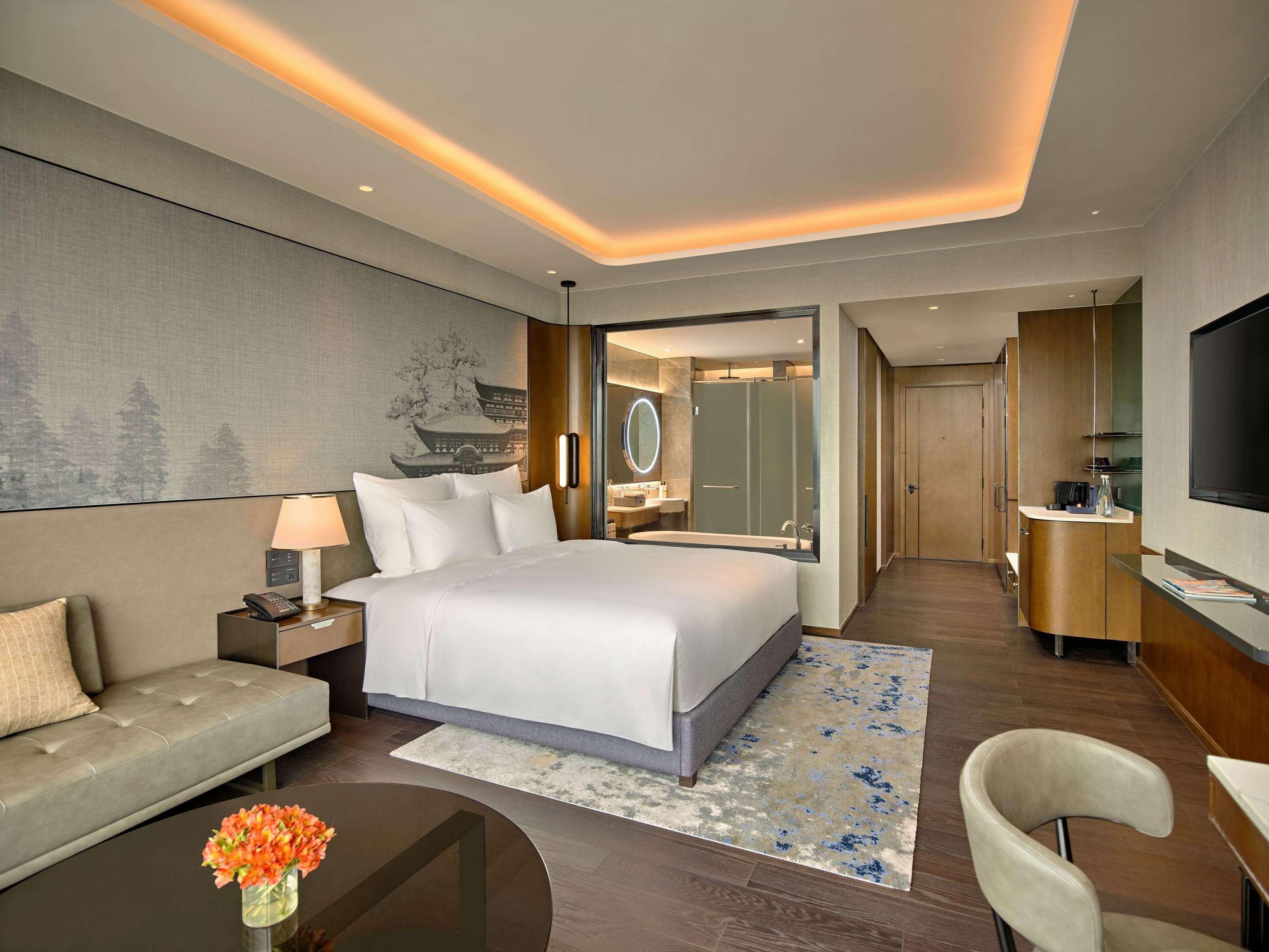 Double Deluxe King Bed