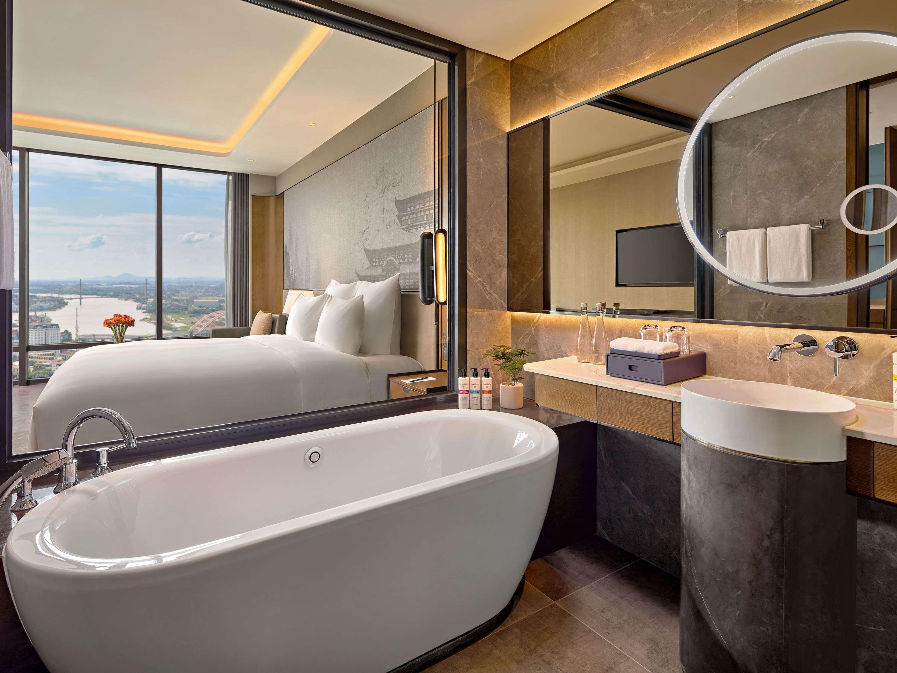 Double Deluxe King Bed