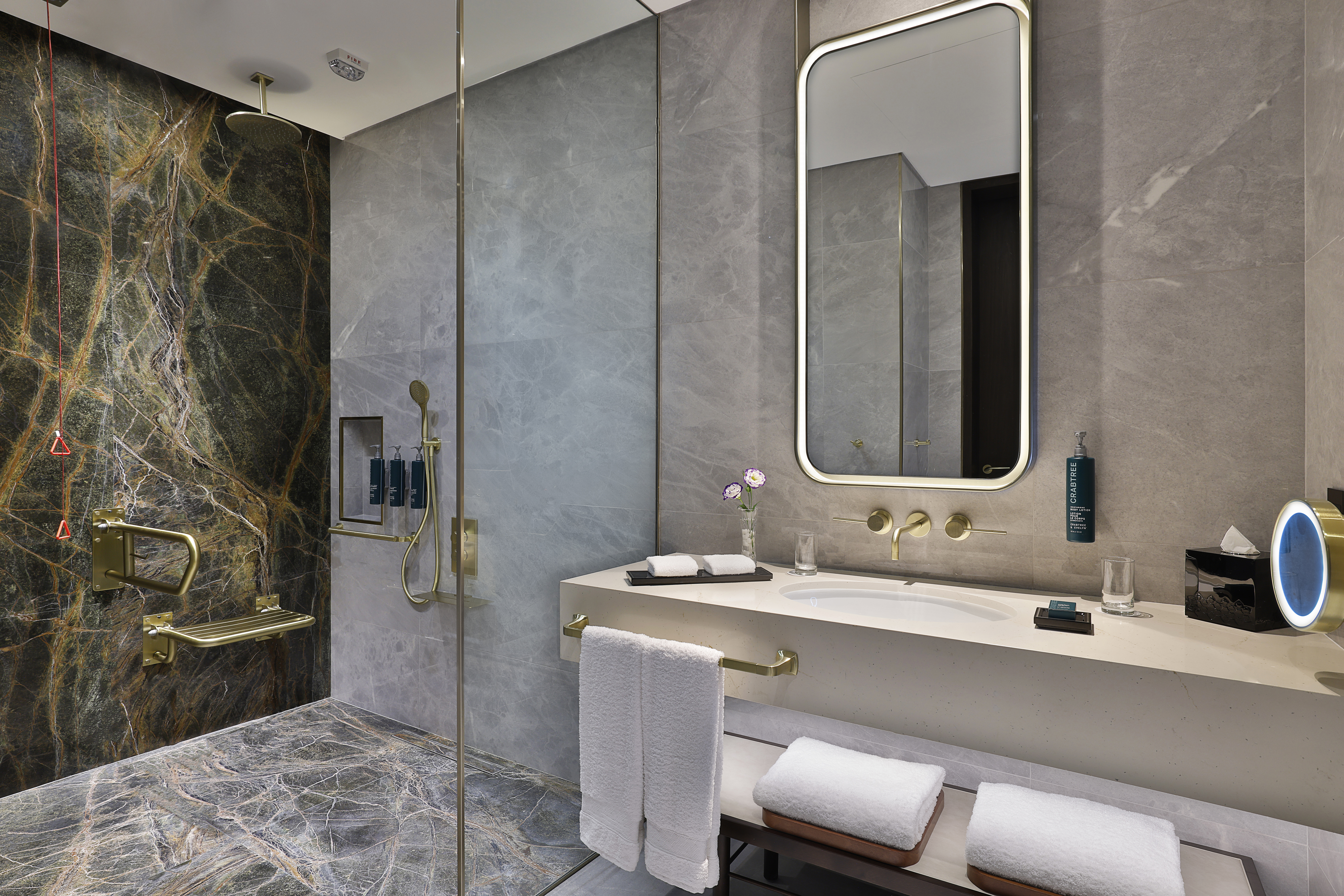 Studio Accessible-queen Size Bed