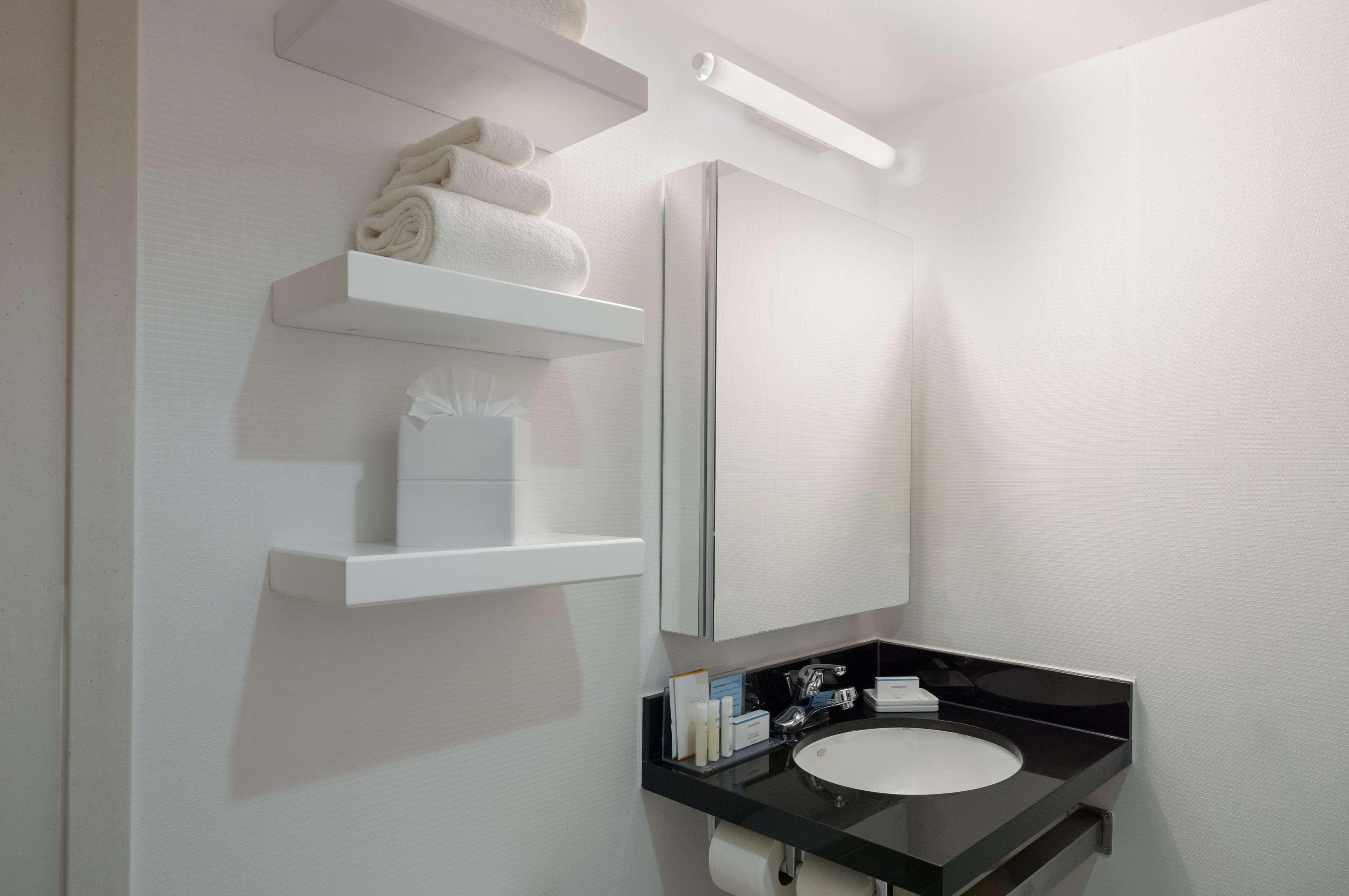 Double City View Queen Bed