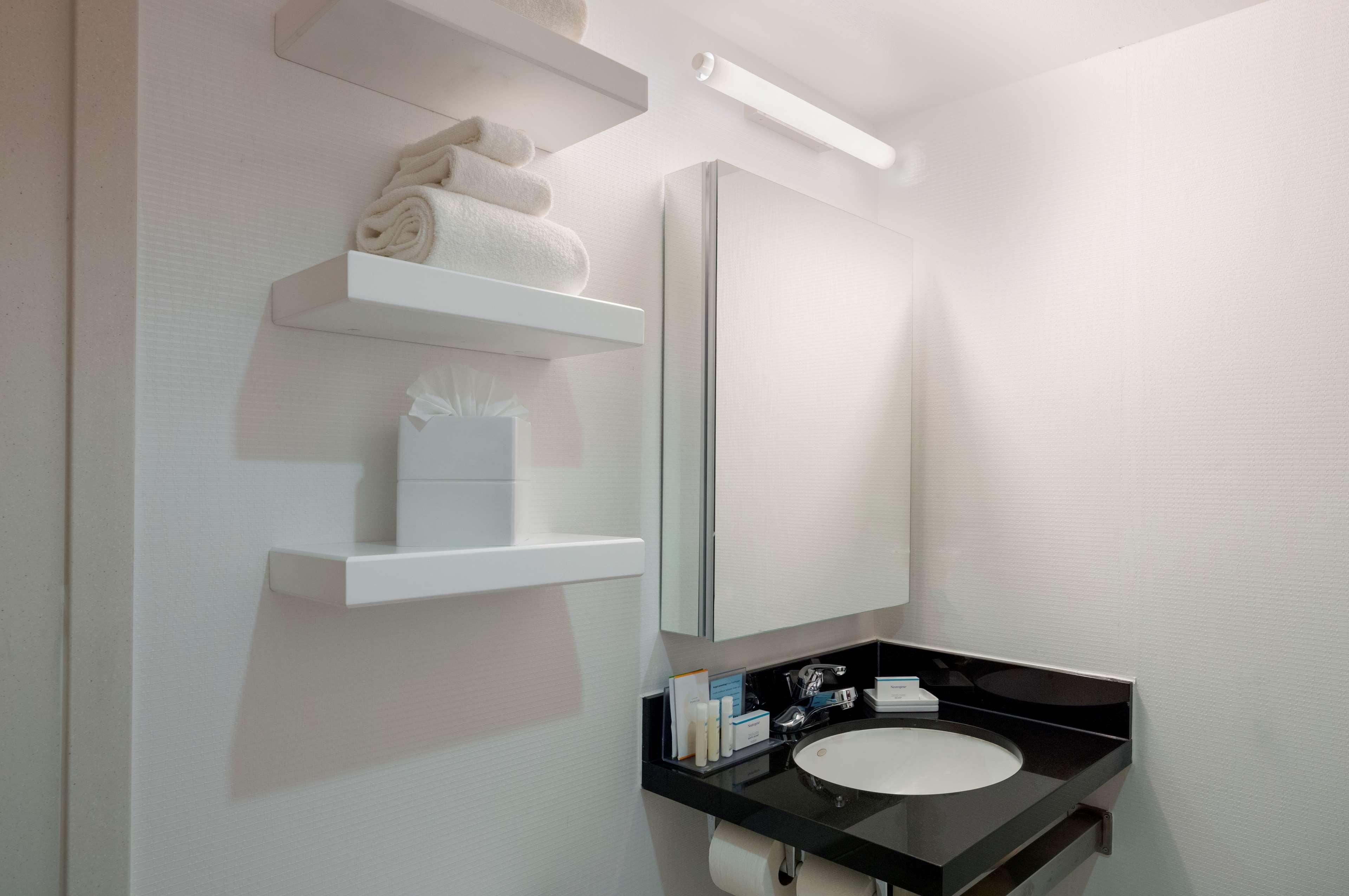 Room Premium Queen Bed