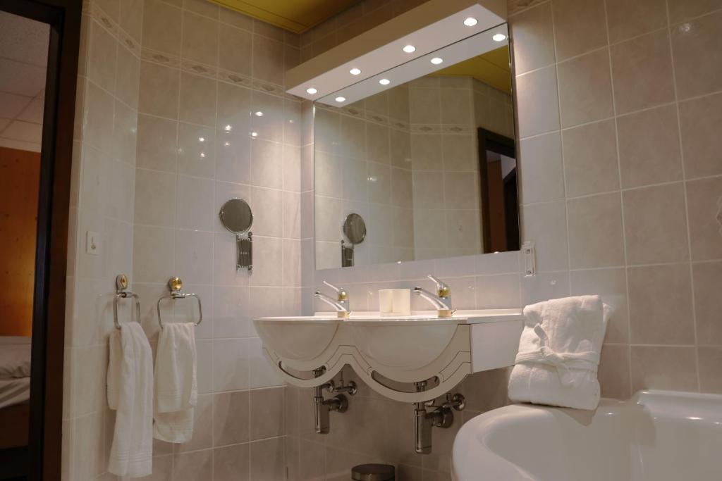 Double Queen Size Bed