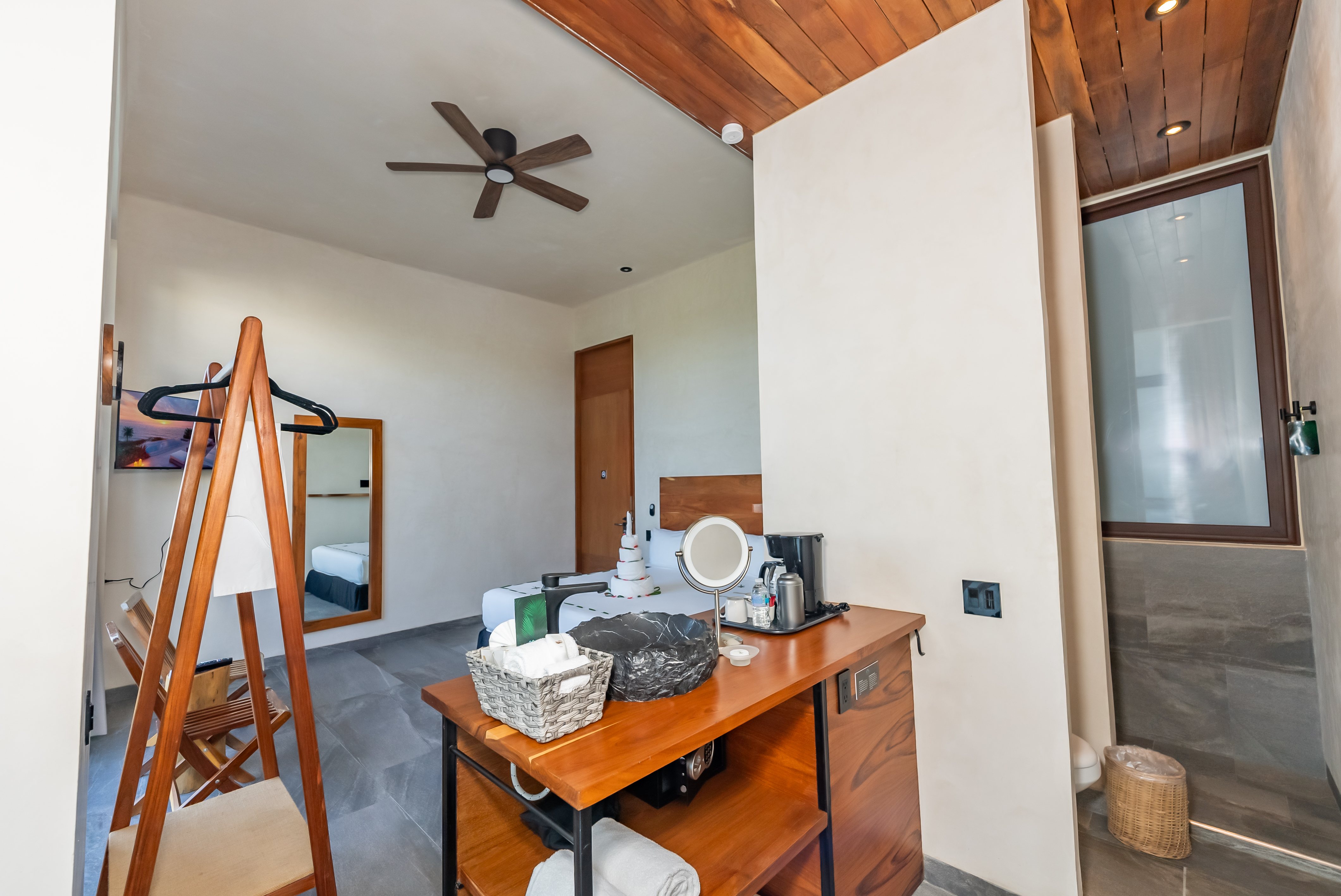 Double Deluxe One Bed