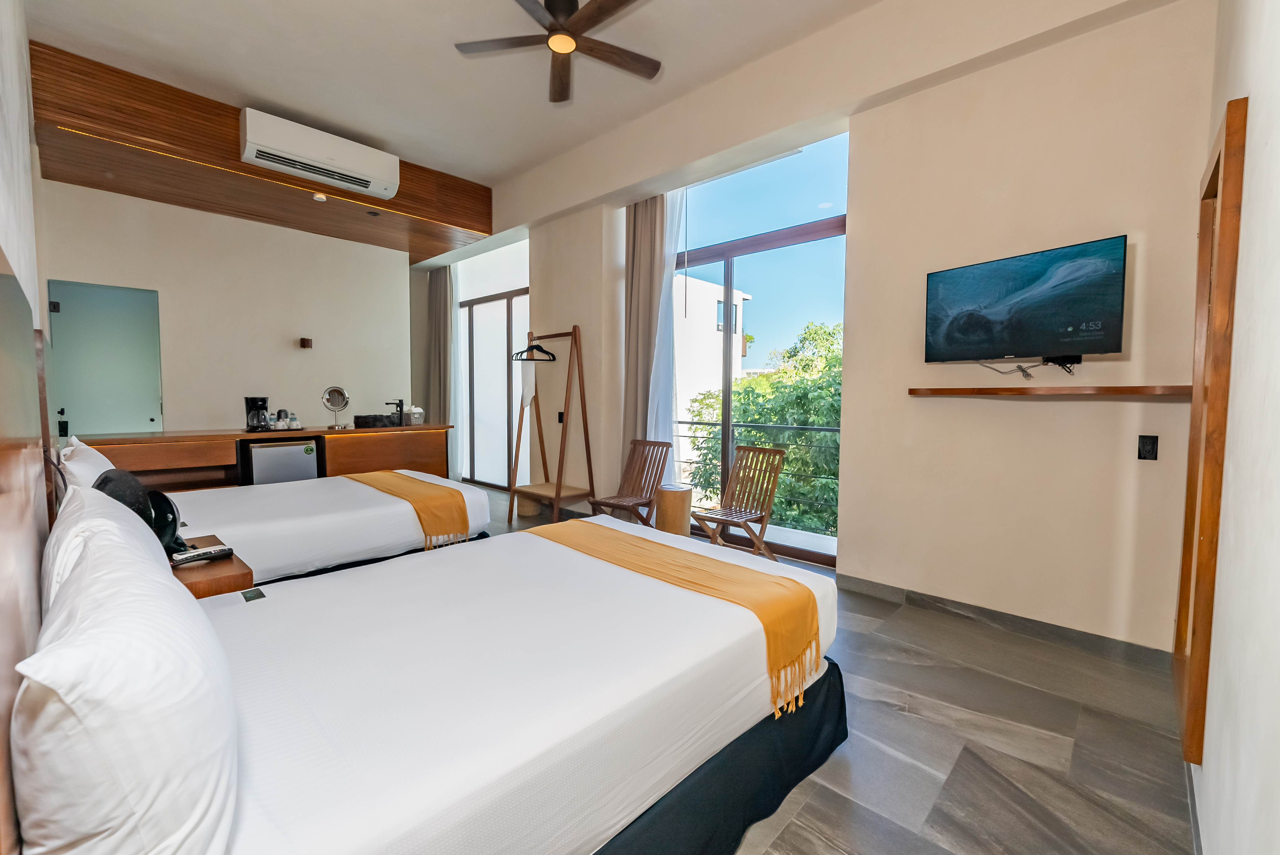 Quadruple Deluxe Two Beds
