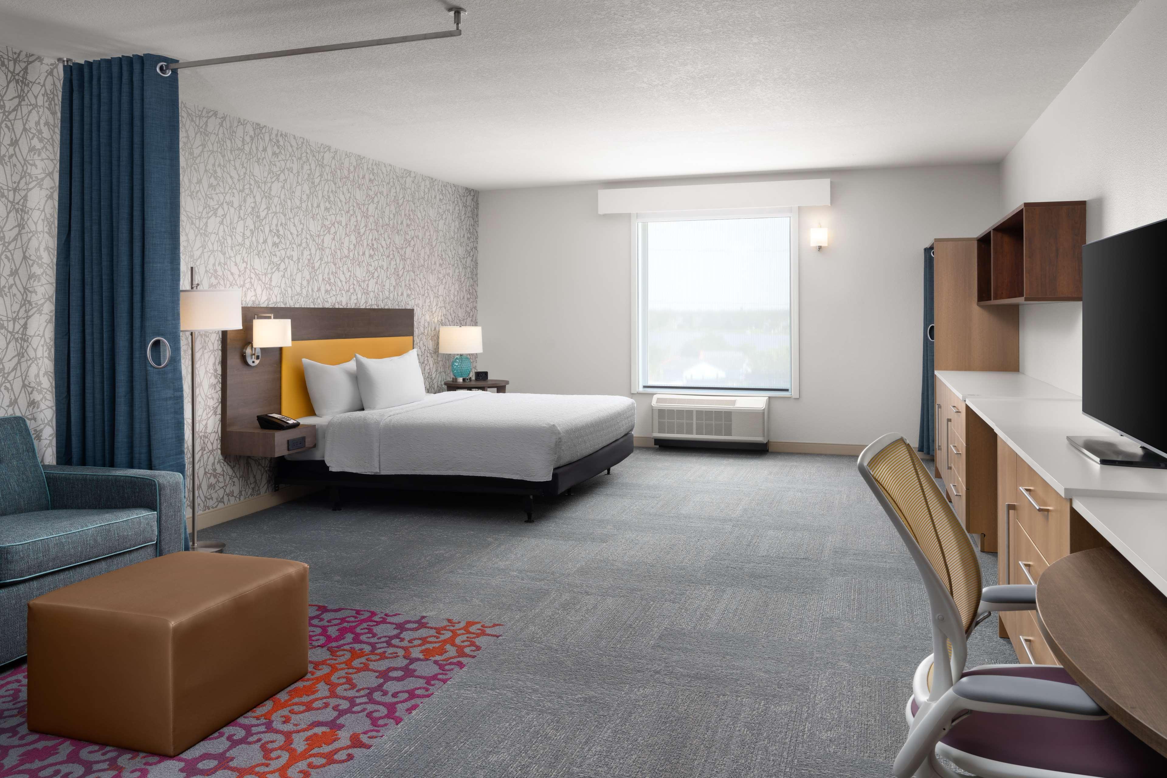 Suite Accessible King Size Bed