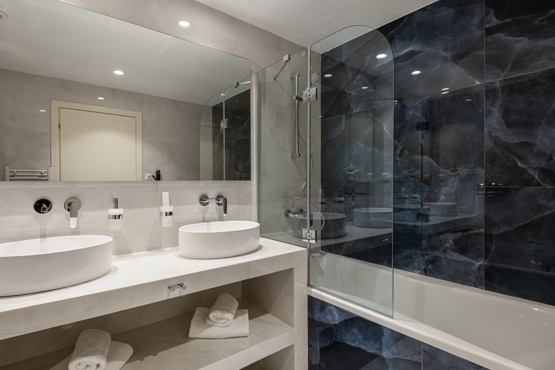 Junior Suite Side Sea View with Balcony