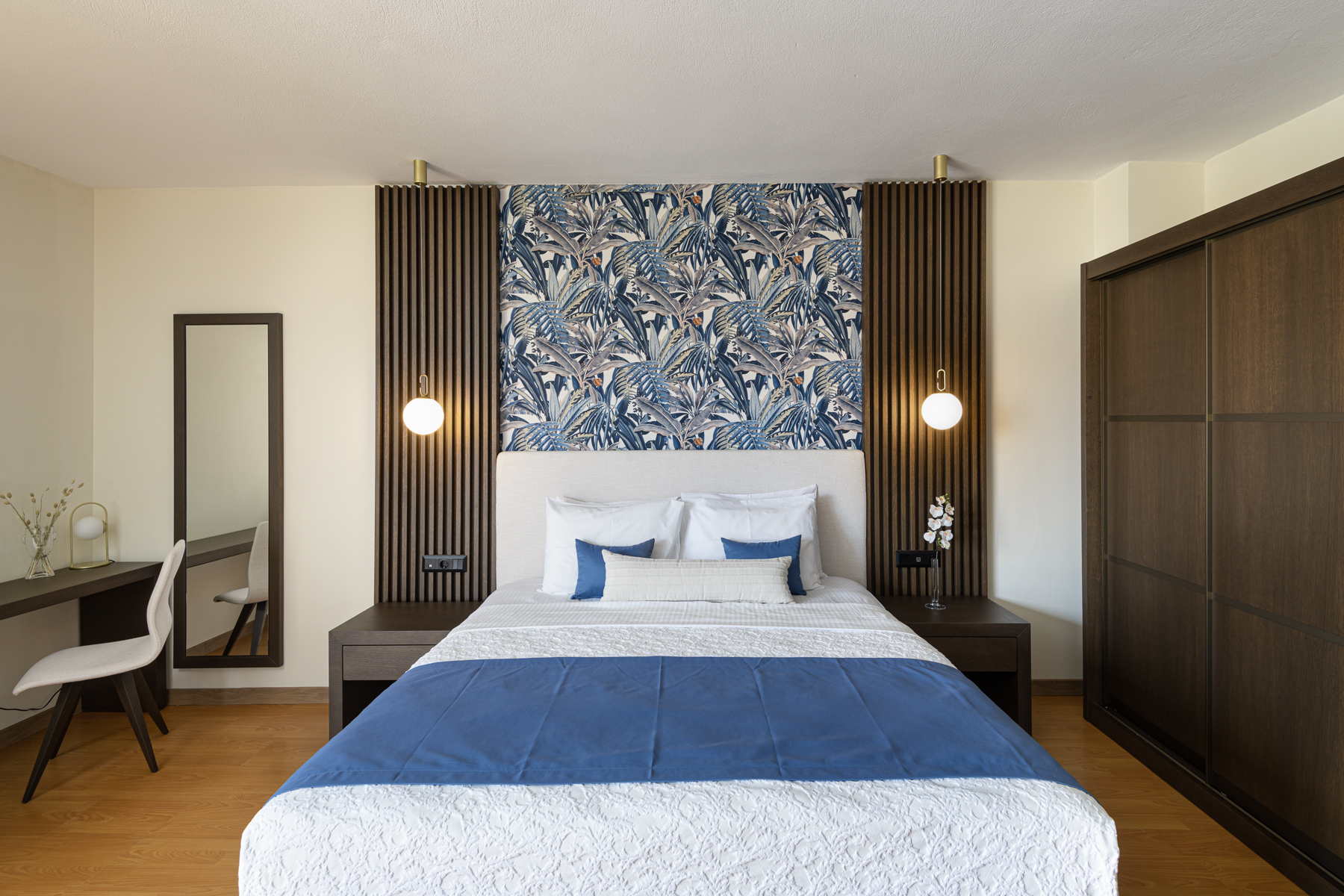 Junior Suite Side Sea View with Balcony