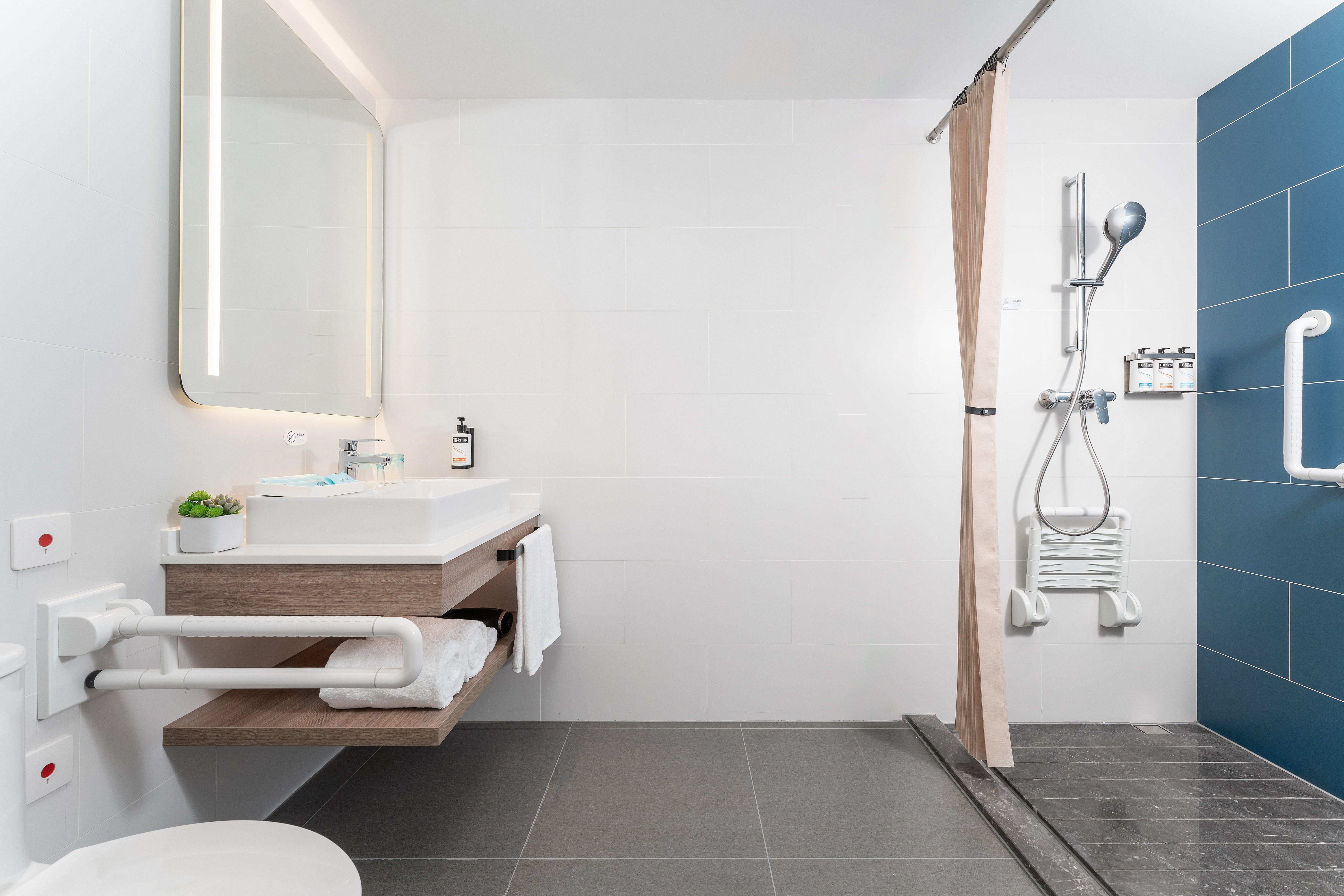 Double Accessible King Size Bed