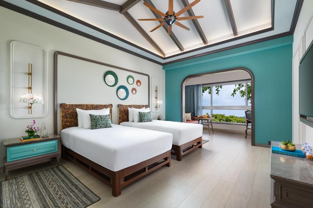 Twin Premium with Views