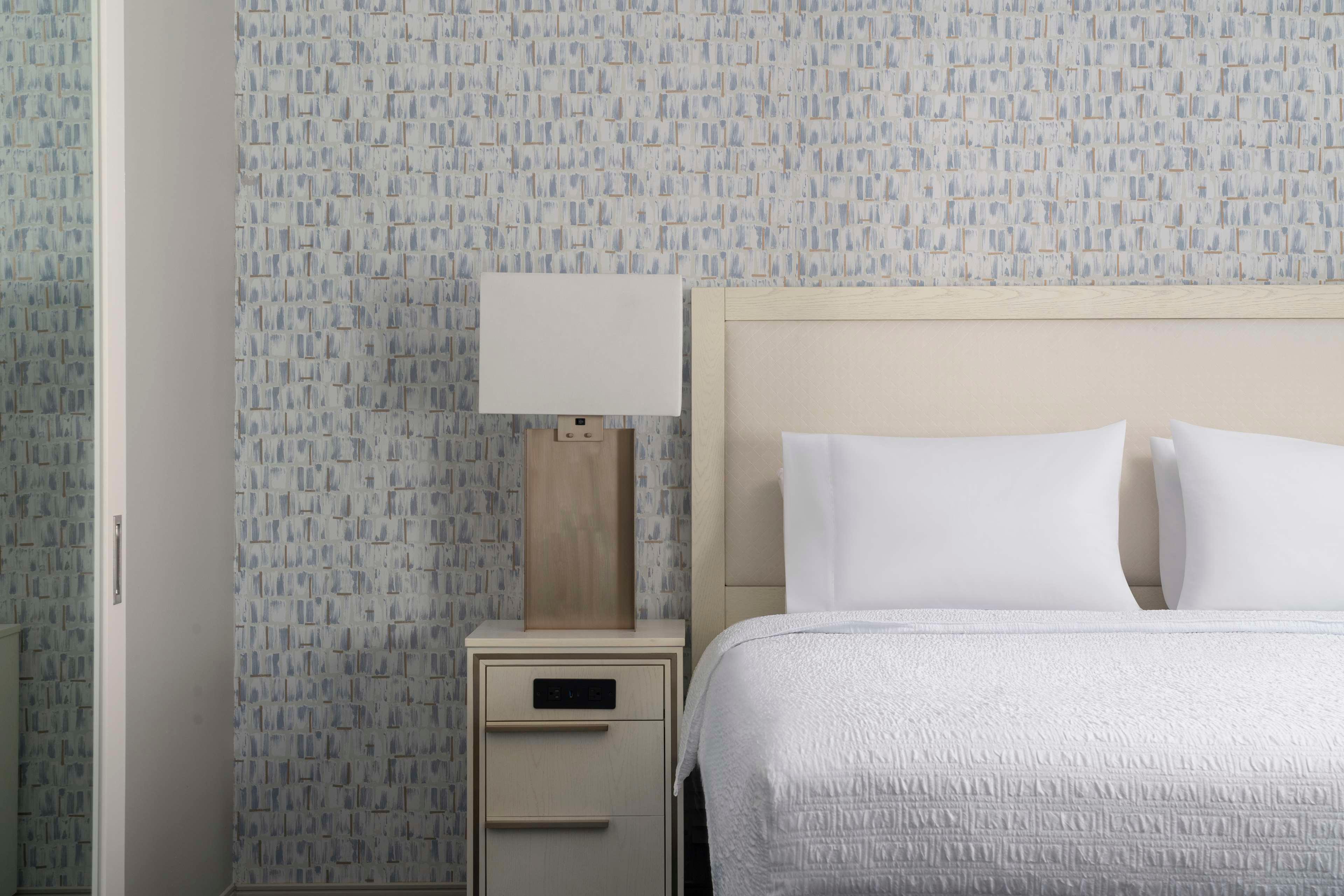 Studio Accessible King Size Bed